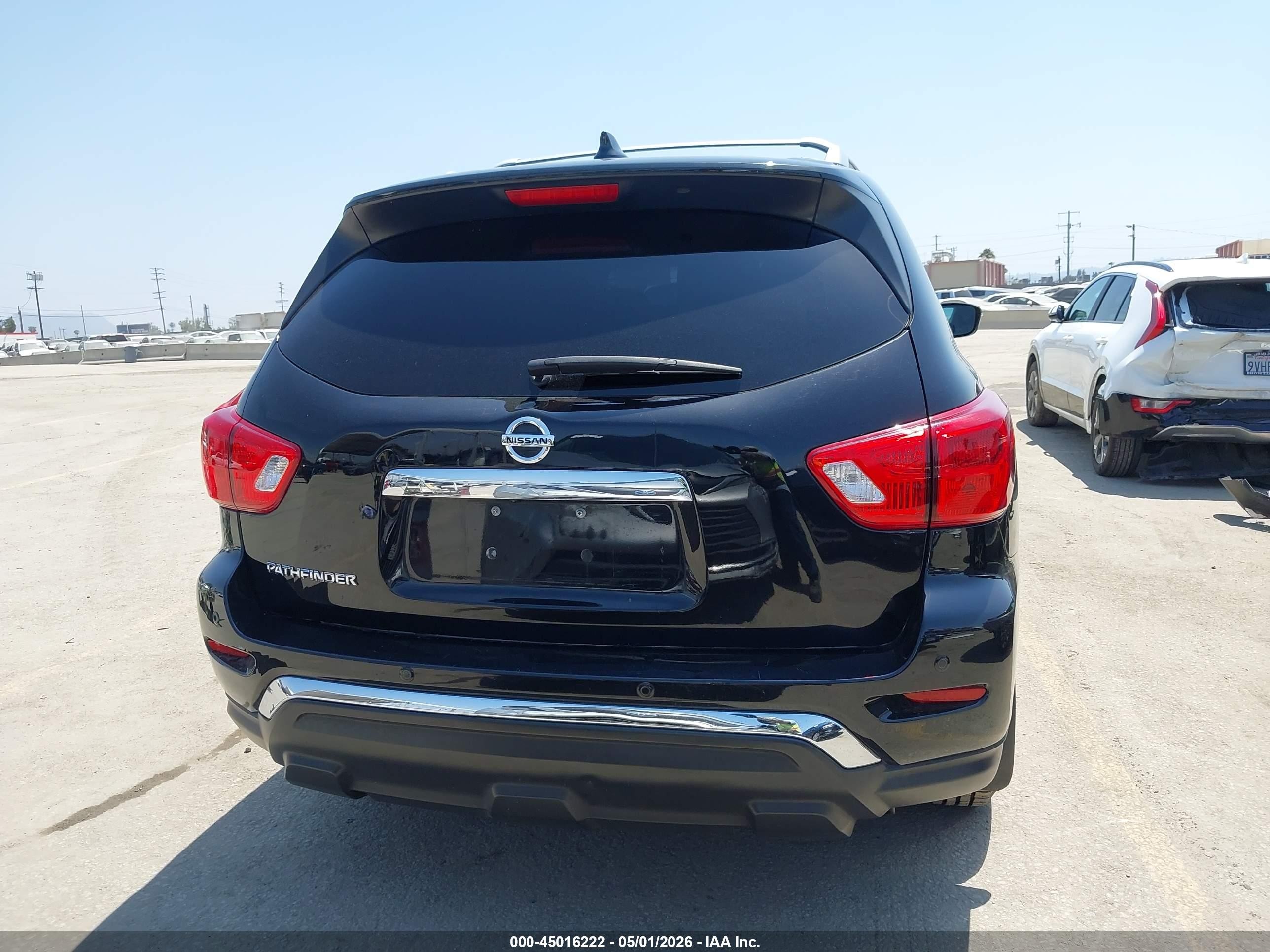 2020 Nissan Pathfinder S 2wd Черный vin: 5N1DR2AN1LC600621