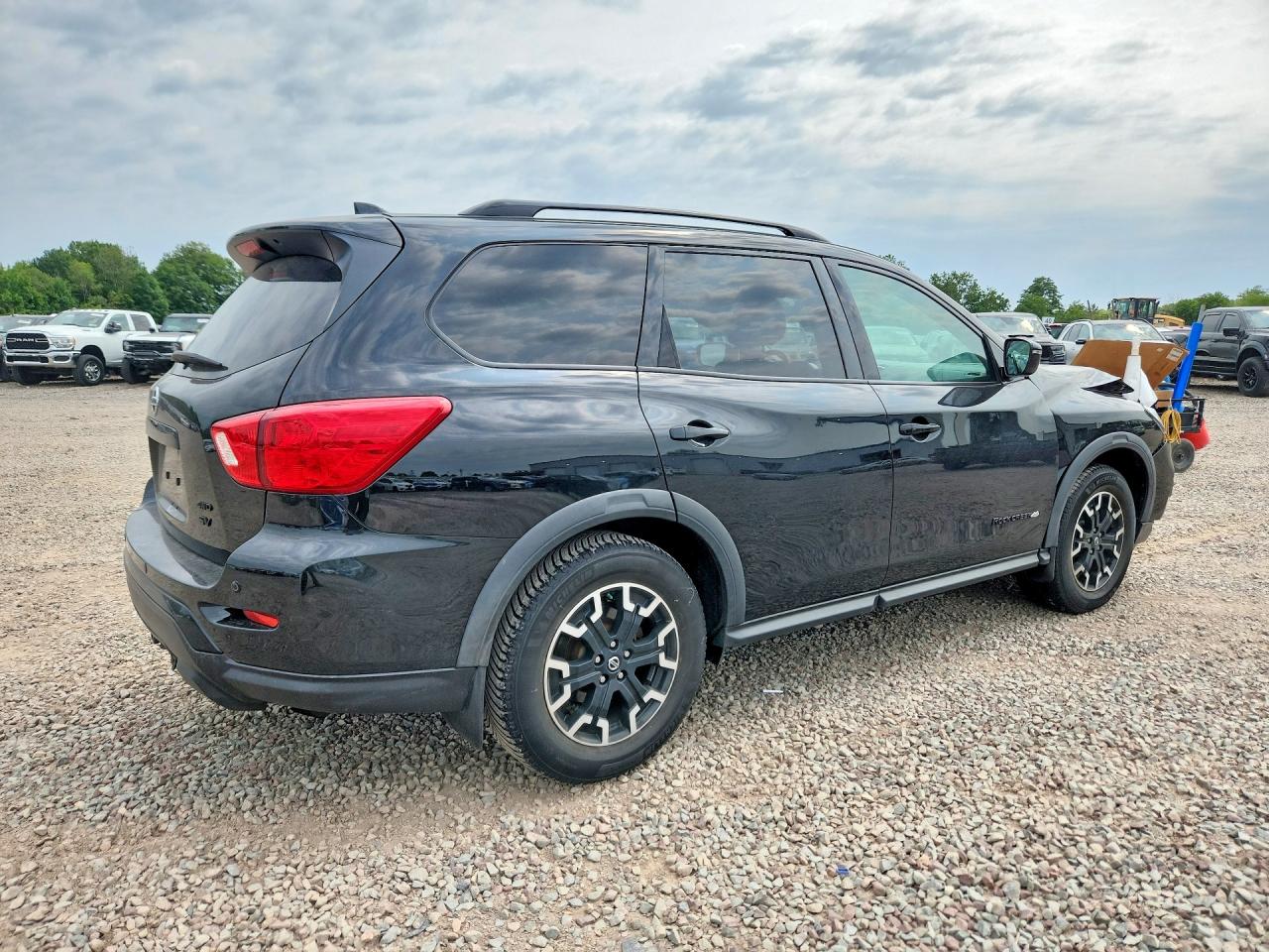 2020 Nissan Pathfinder Sv Черный vin: 5N1DR2BM9LC647031