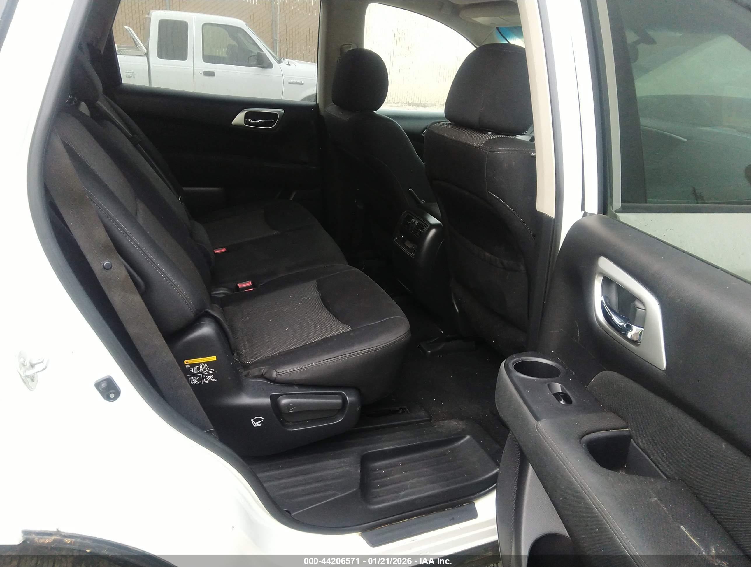 2017 Nissan Pathfinder S White vin: 5N1DR2MM0HC636200