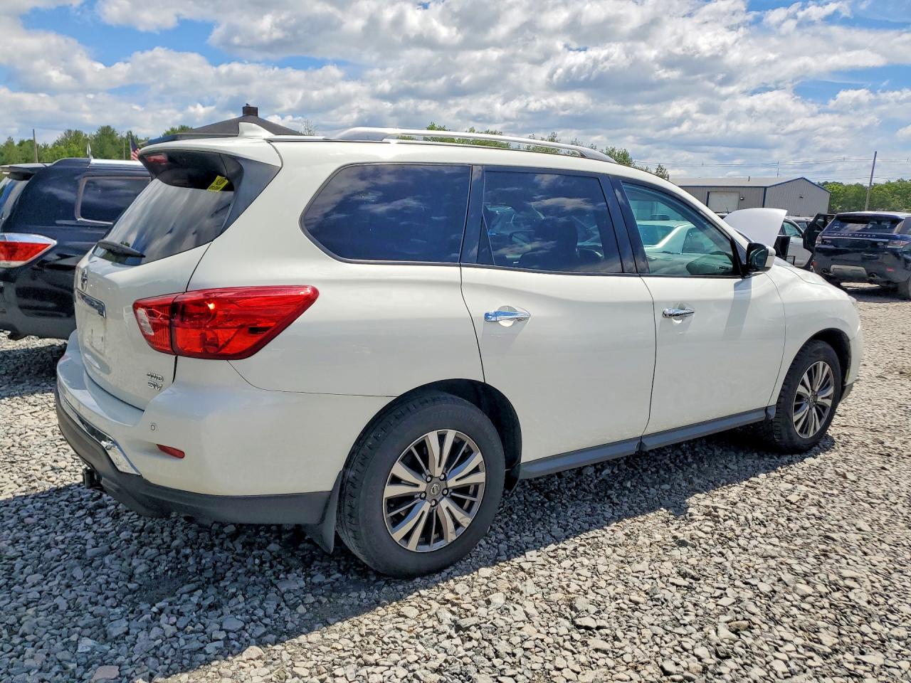 2019 Nissan Pathfinder Sv White vin: 5N1DR2MM0KC640223