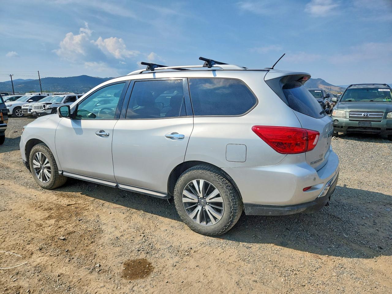 2018 Nissan Pathfinder Sl Серебряный vin: 5N1DR2MM3JC611670