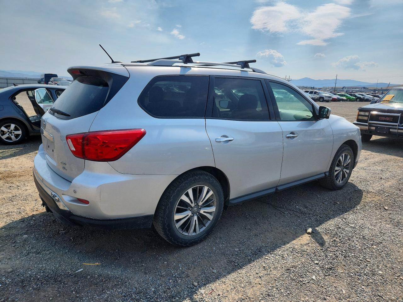 2018 Nissan Pathfinder Sl Серебряный vin: 5N1DR2MM3JC611670