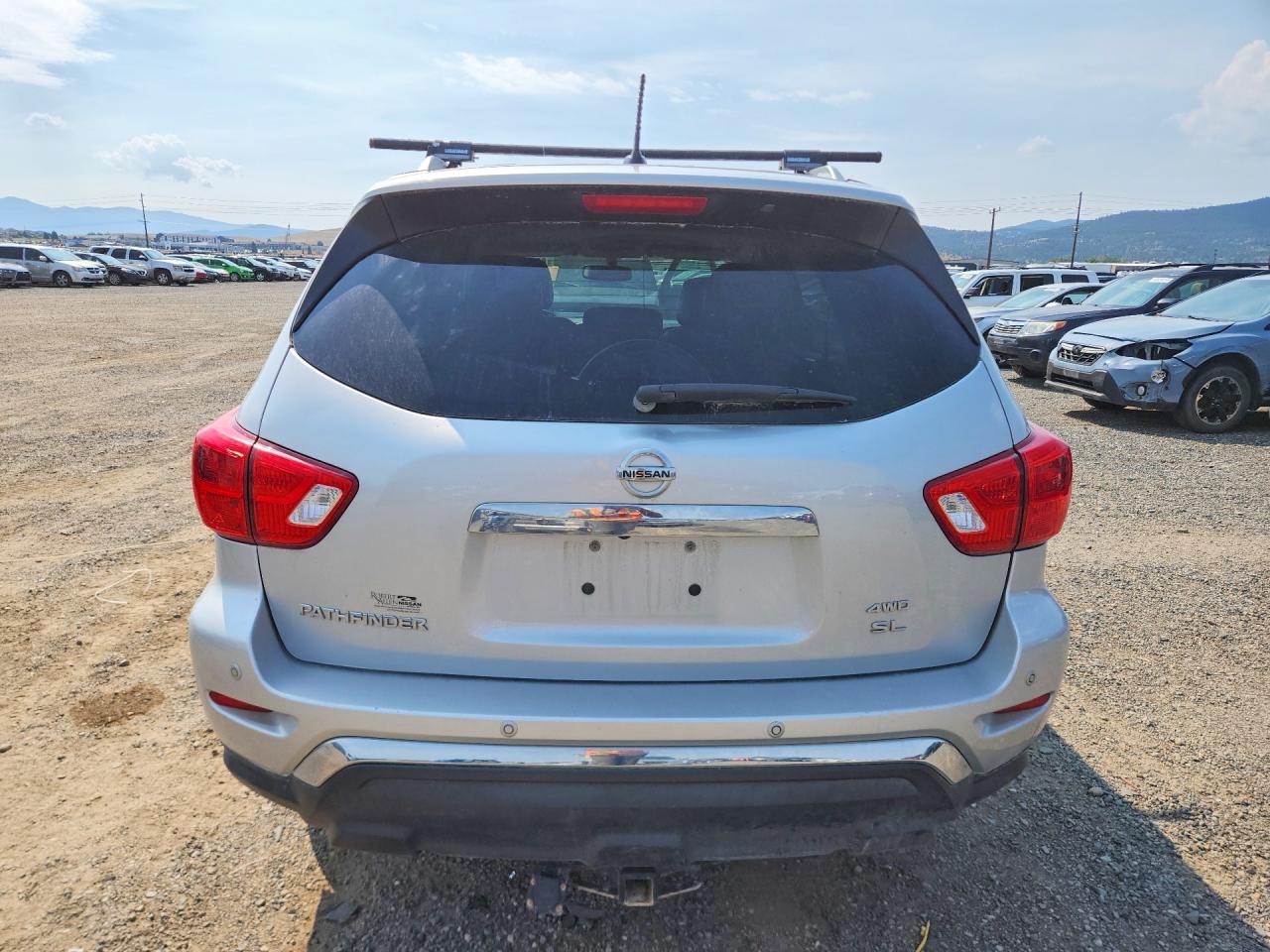 2018 Nissan Pathfinder Sl Серебряный vin: 5N1DR2MM3JC611670