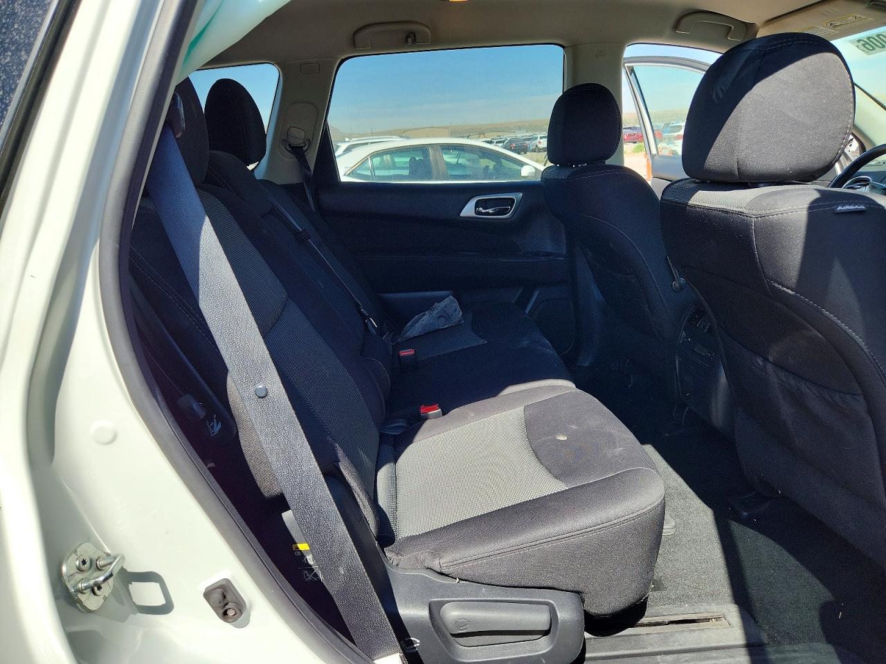 2017 Nissan Pathfinder Sv White vin: 5N1DR2MM4HC613776