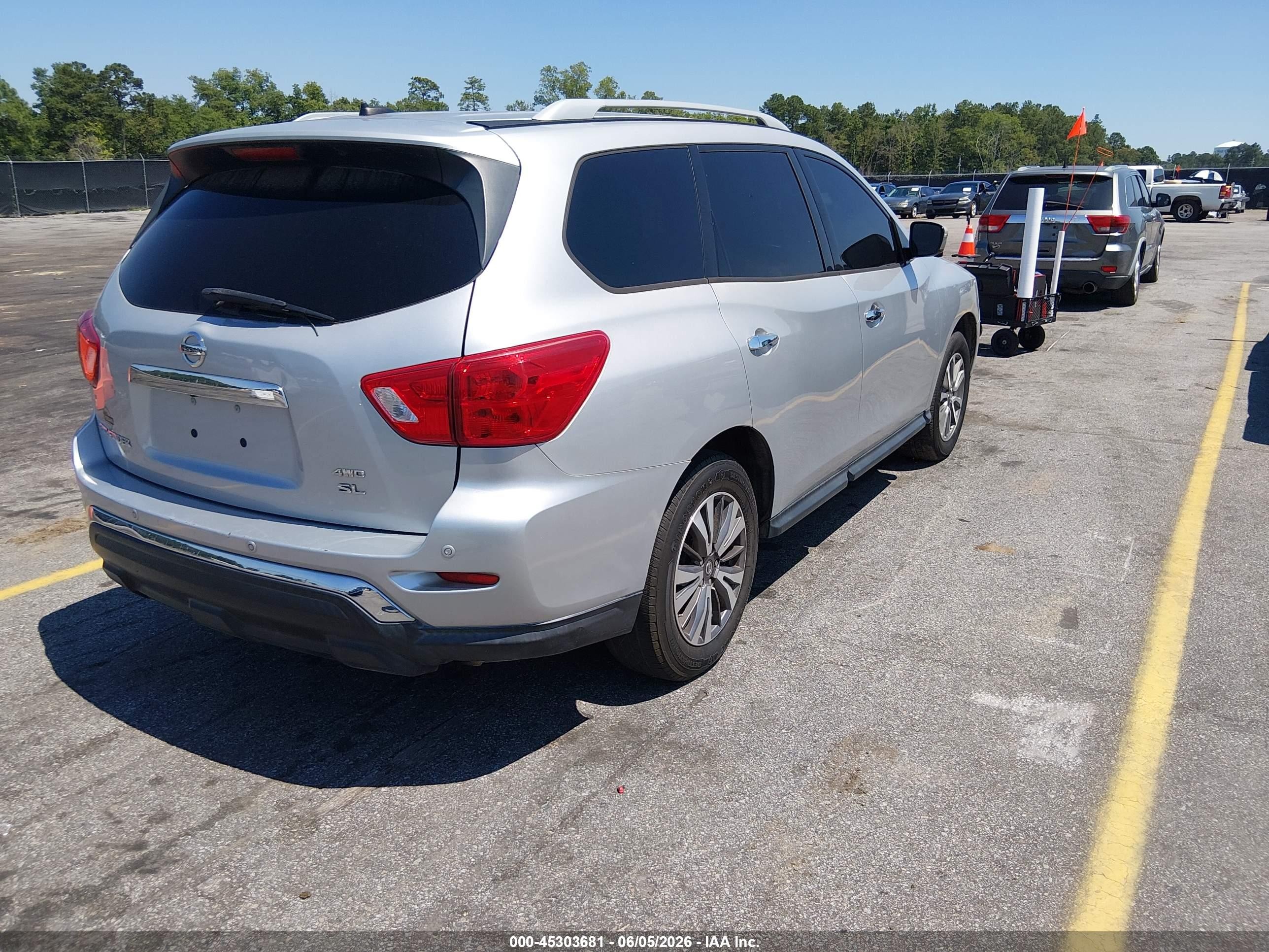 2017 Nissan Pathfinder Sl Silver vin: 5N1DR2MM6HC662980