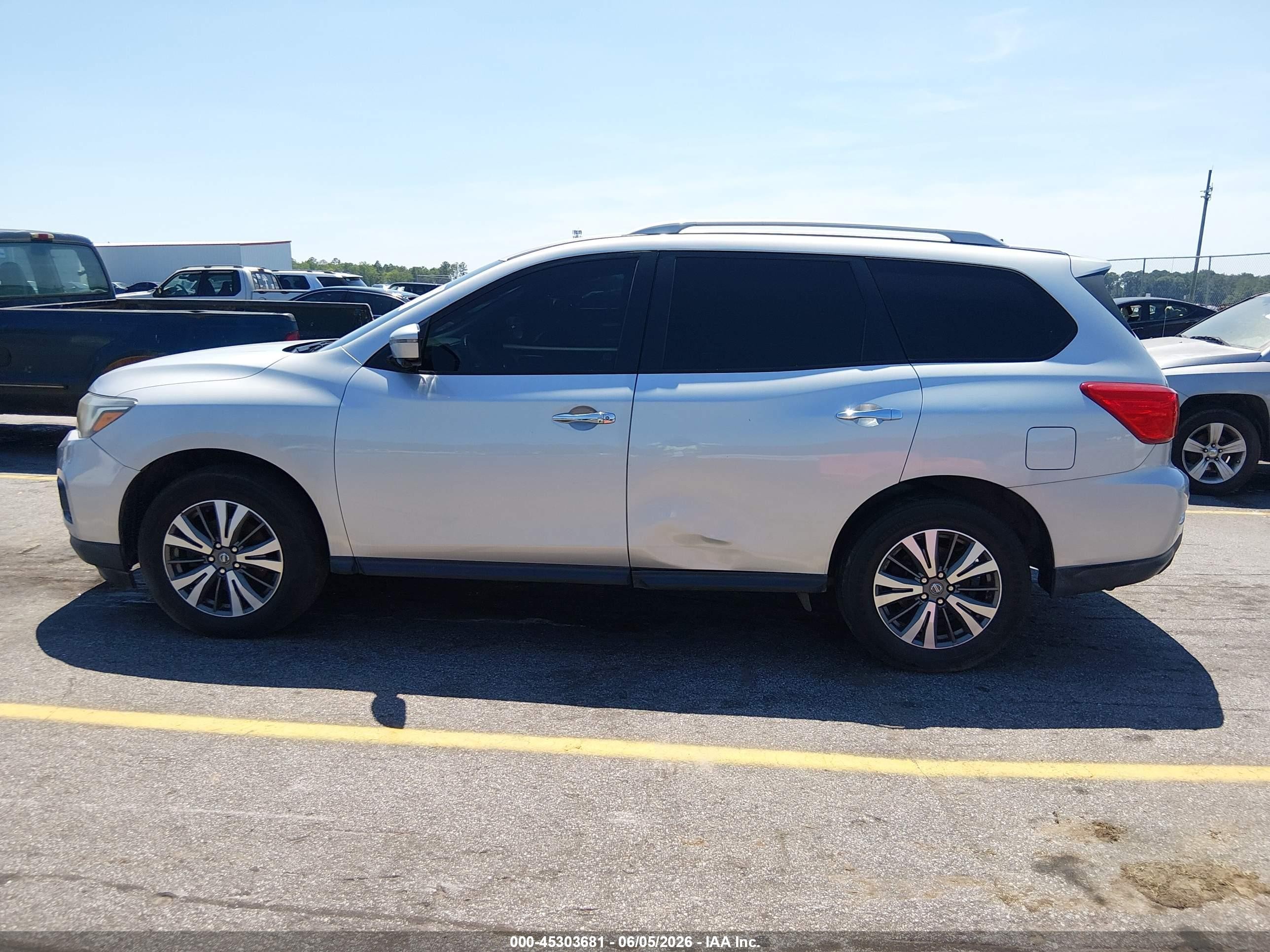 2017 Nissan Pathfinder Sl Silver vin: 5N1DR2MM6HC662980