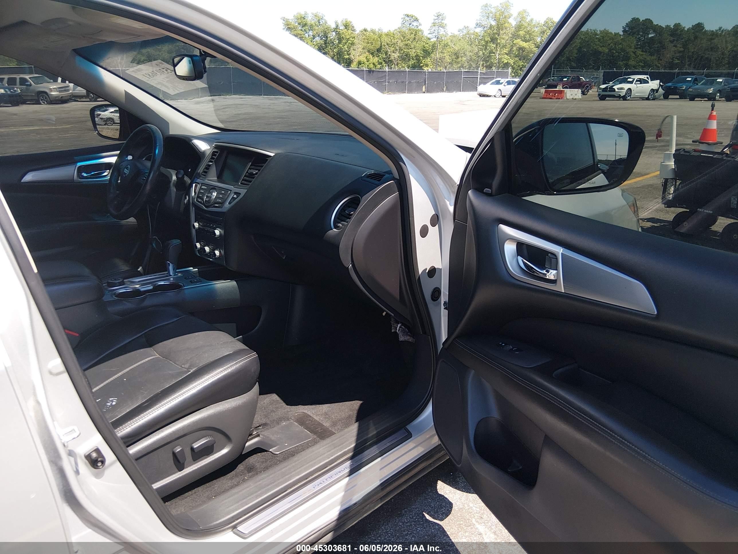 2017 Nissan Pathfinder Sl Silver vin: 5N1DR2MM6HC662980
