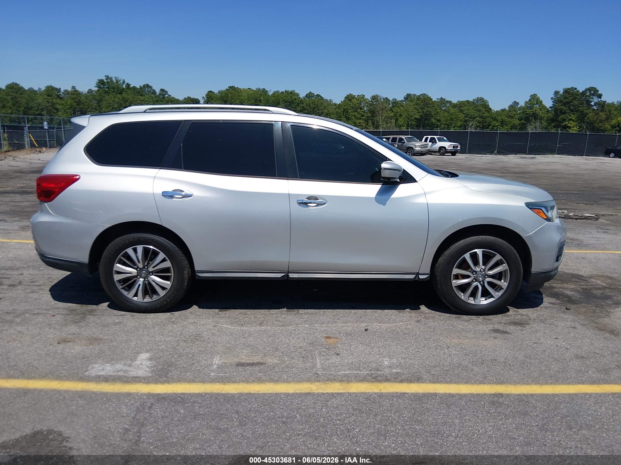 2017 Nissan Pathfinder Sl Silver vin: 5N1DR2MM6HC662980