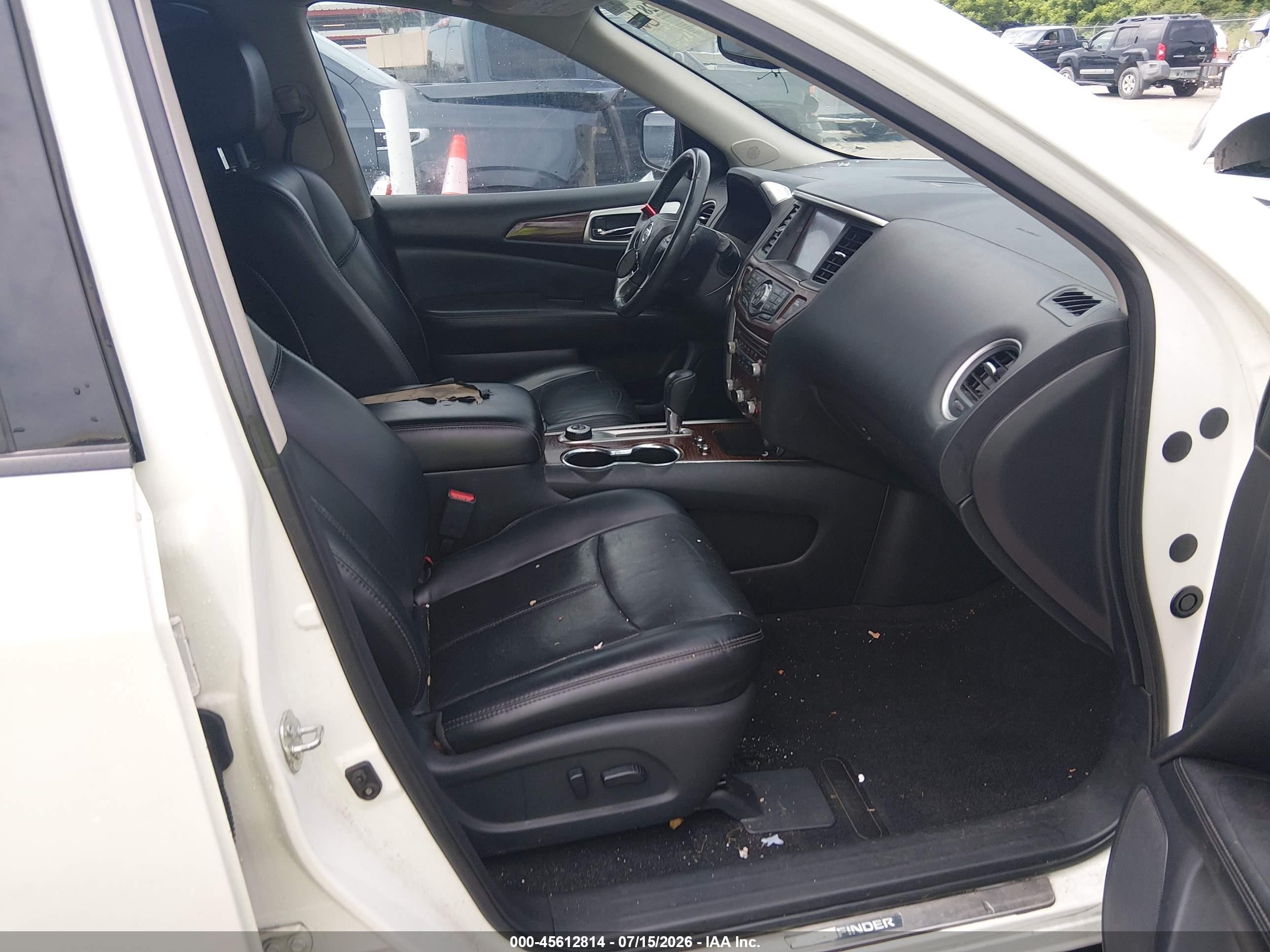 2017 Nissan Pathfinder Platinum White vin: 5N1DR2MM6HC912511