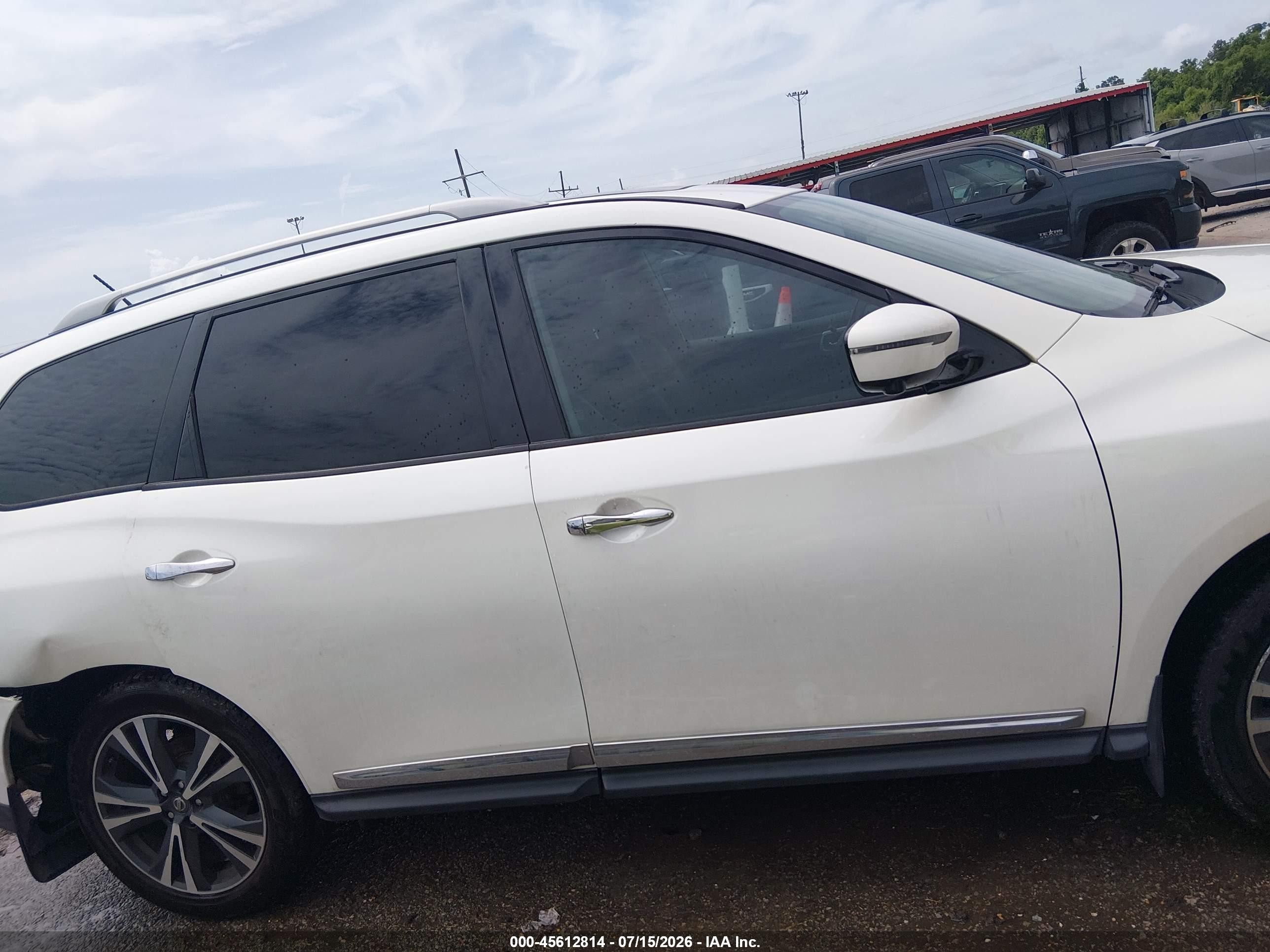 2017 Nissan Pathfinder Platinum White vin: 5N1DR2MM6HC912511
