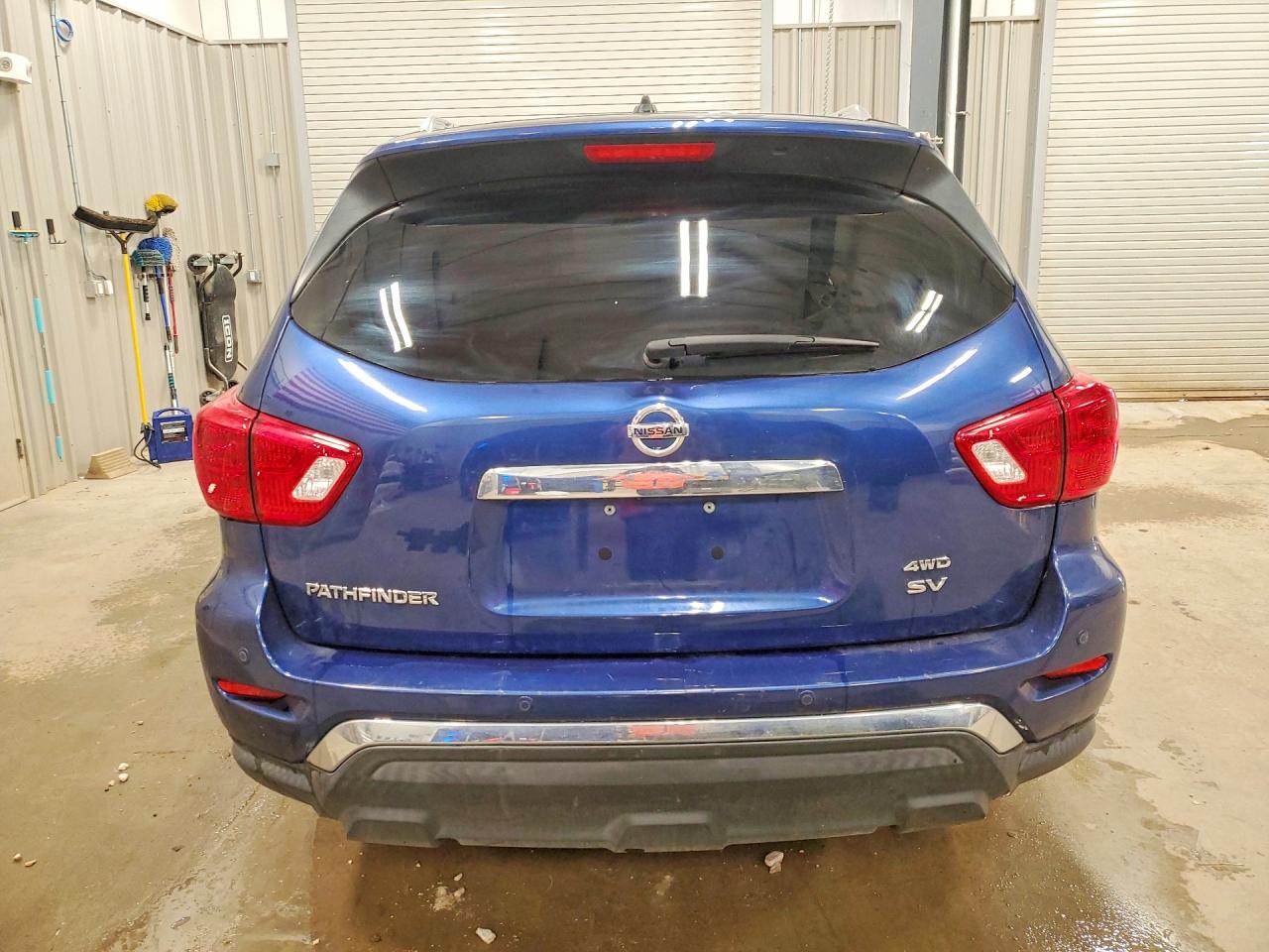 2018 Nissan Pathfinder Sv Blue vin: 5N1DR2MM7JC602244