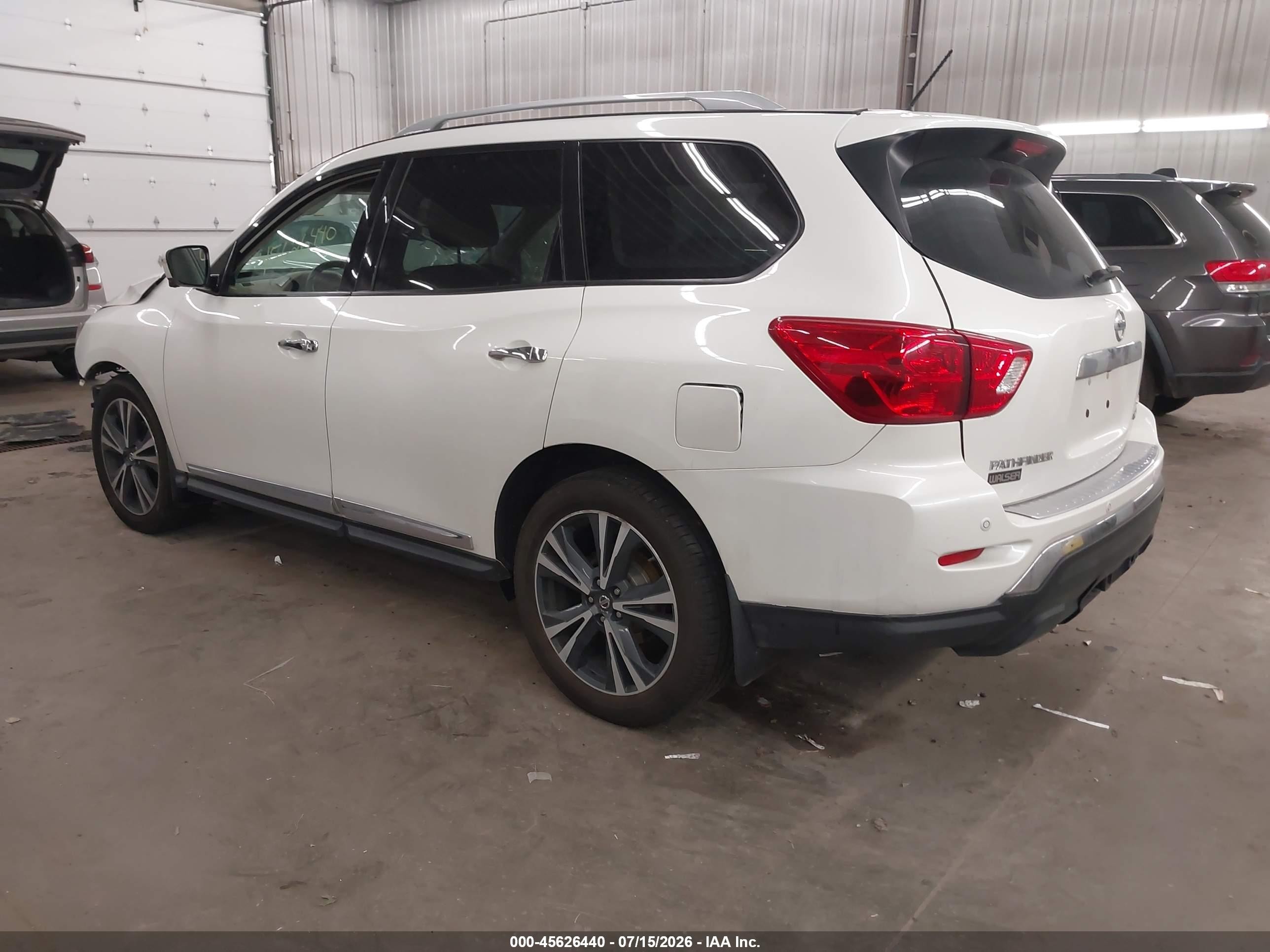 2018 Nissan Pathfinder Platinum White vin: 5N1DR2MM7JC656806