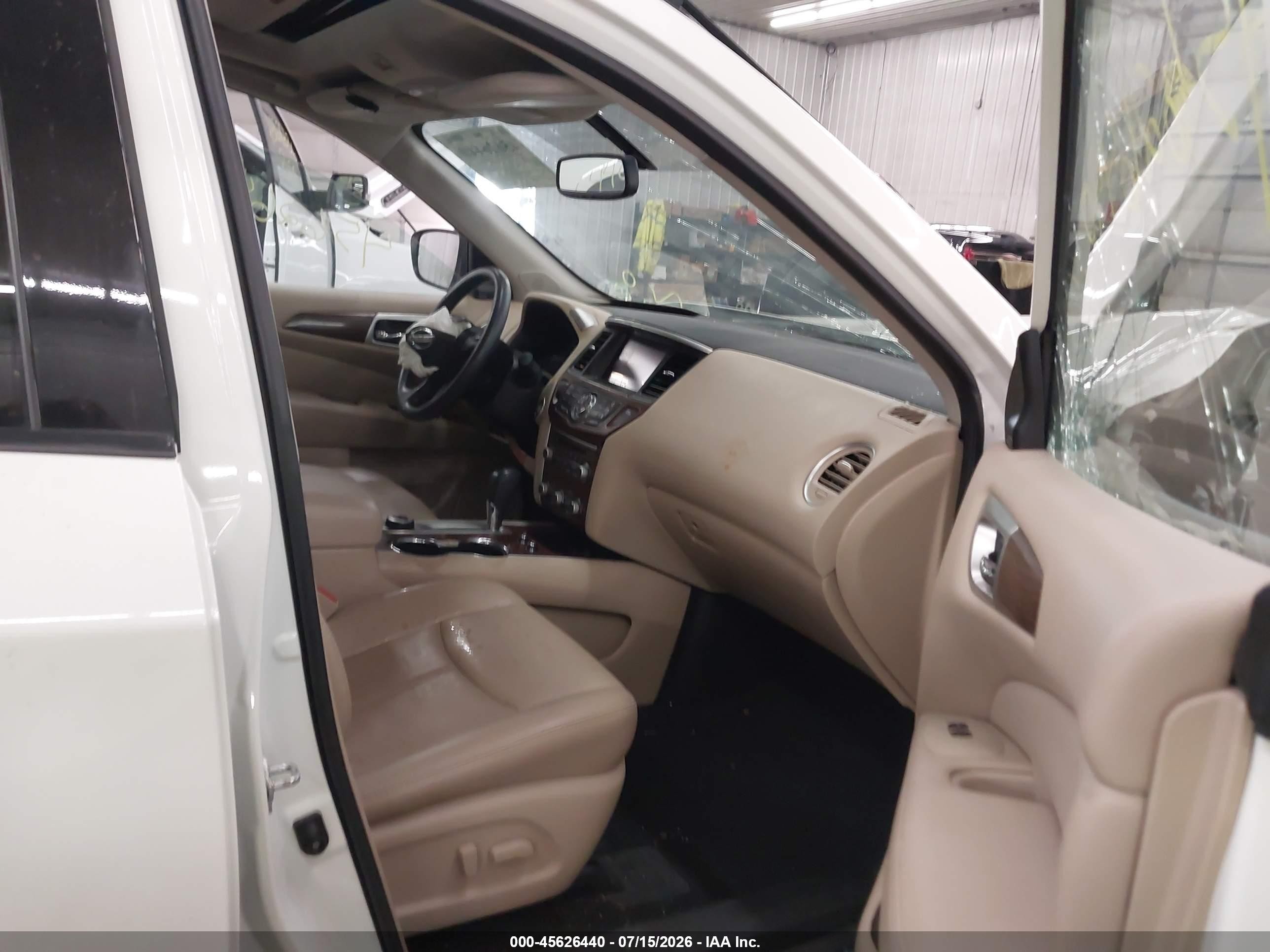 2018 Nissan Pathfinder Platinum White vin: 5N1DR2MM7JC656806