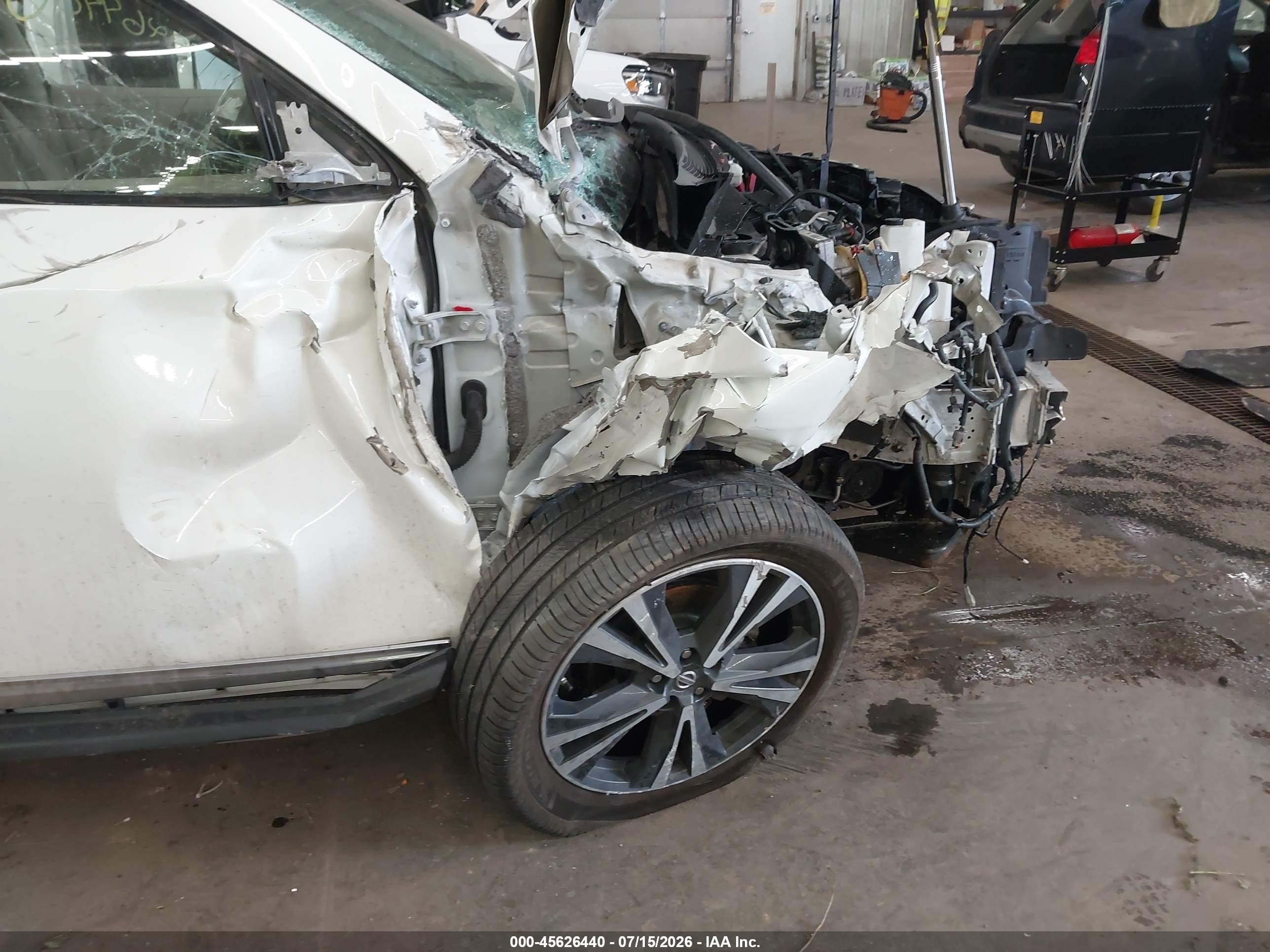 2018 Nissan Pathfinder Platinum White vin: 5N1DR2MM7JC656806