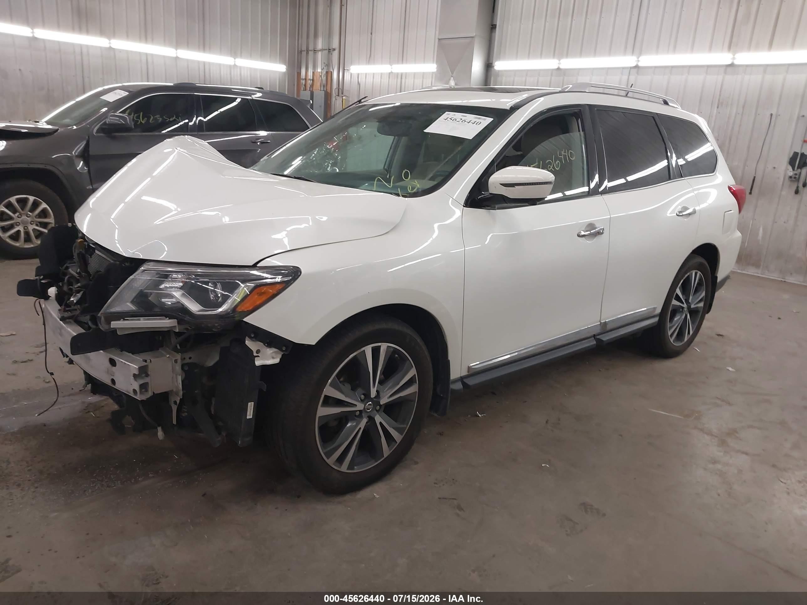 2018 Nissan Pathfinder Platinum White vin: 5N1DR2MM7JC656806