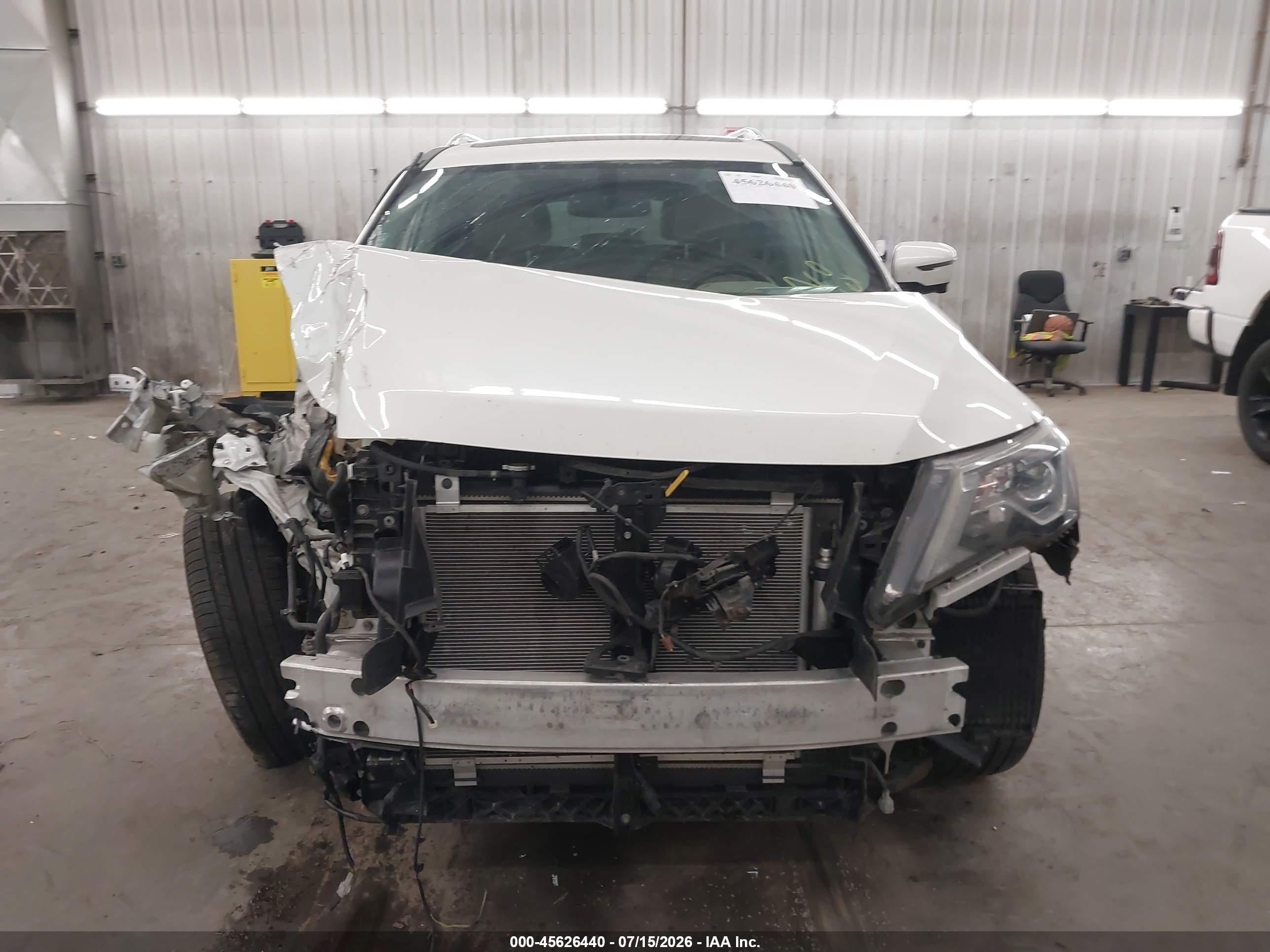 2018 Nissan Pathfinder Platinum White vin: 5N1DR2MM7JC656806