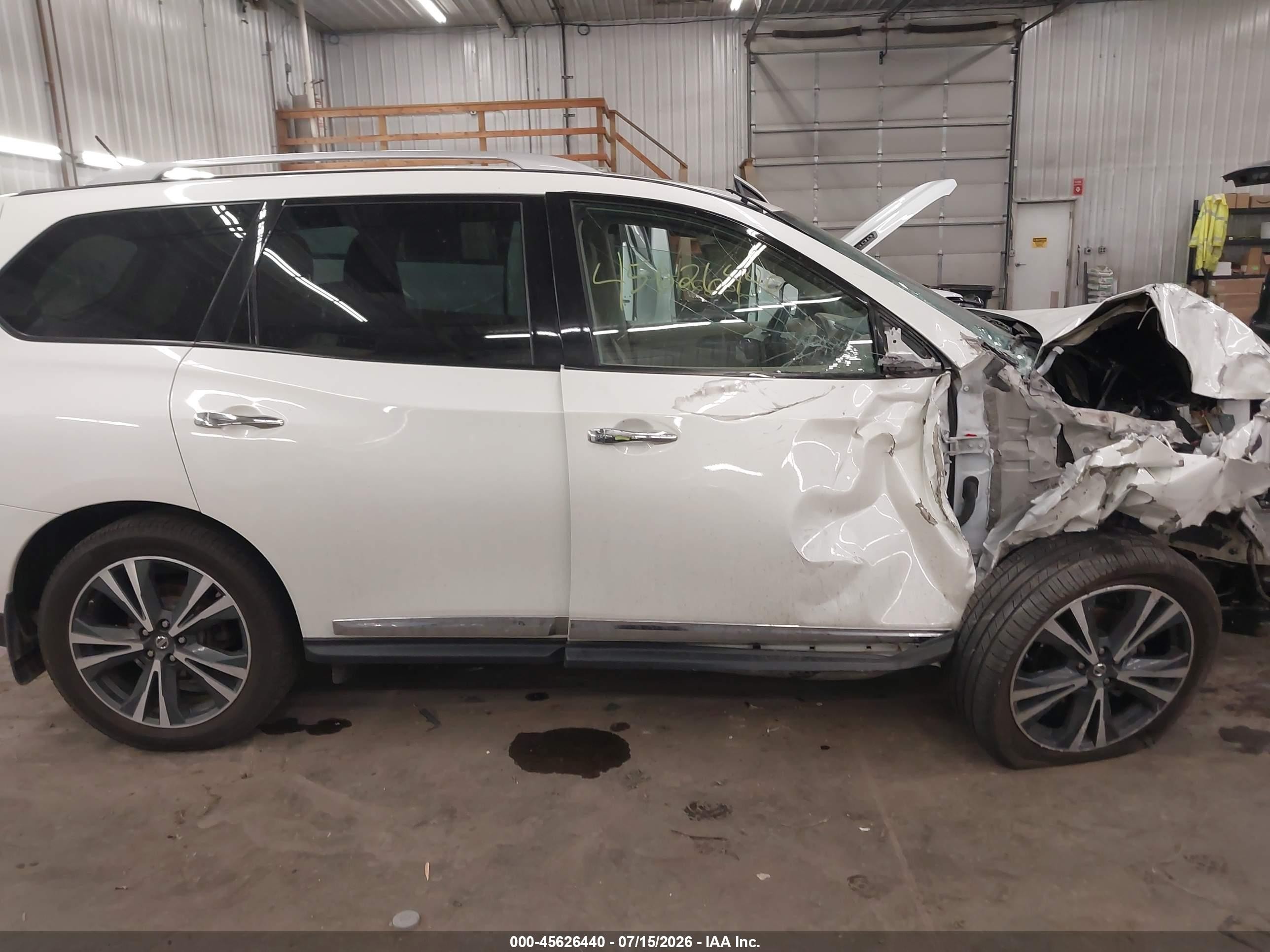 2018 Nissan Pathfinder Platinum White vin: 5N1DR2MM7JC656806