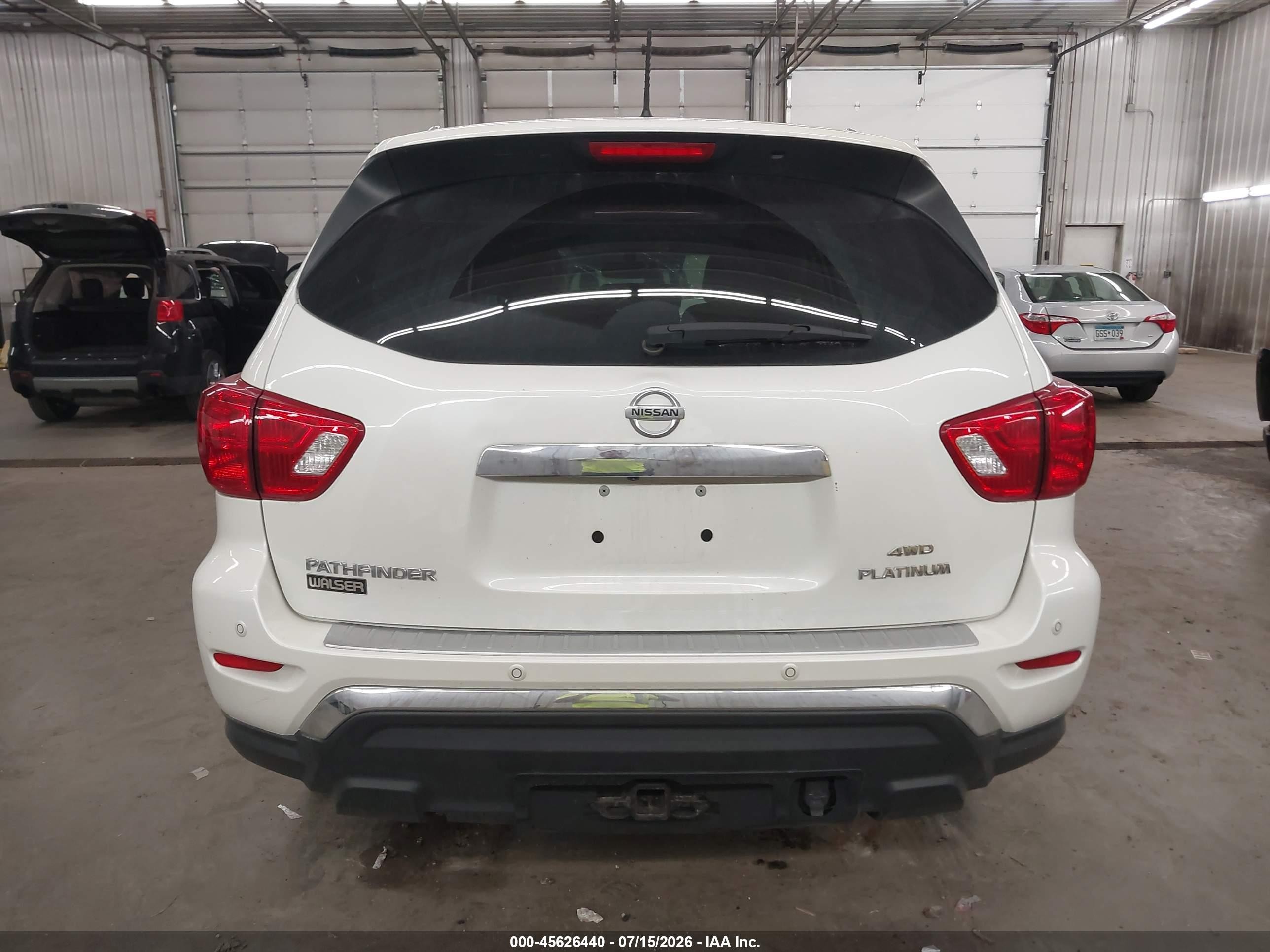 2018 Nissan Pathfinder Platinum White vin: 5N1DR2MM7JC656806