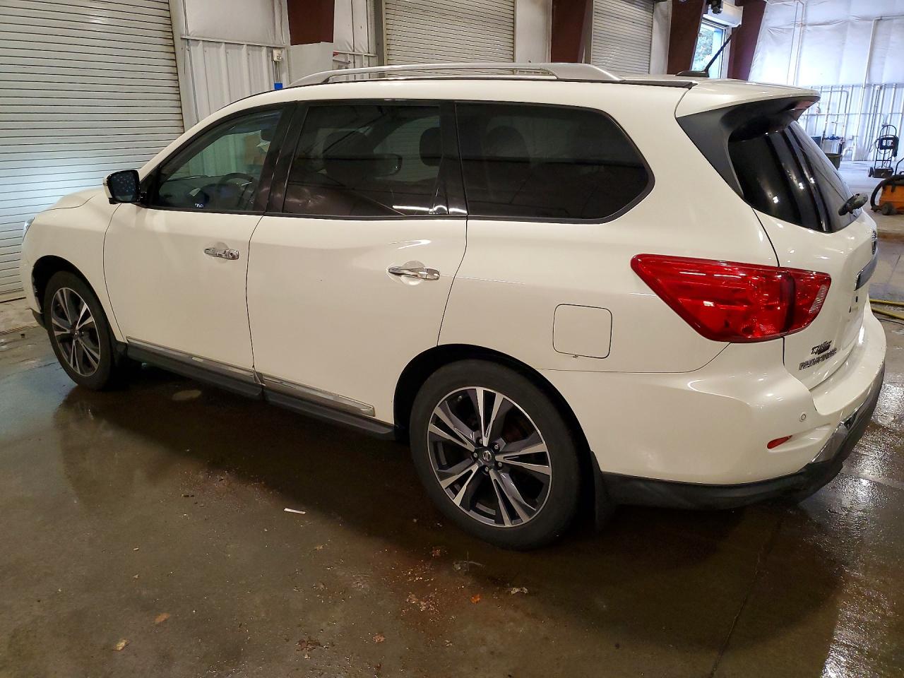 2017 Nissan Pathfinder Platinum White vin: 5N1DR2MM8HC674760