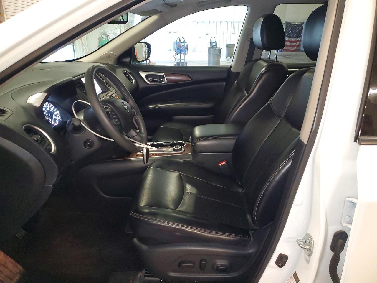 2017 Nissan Pathfinder Platinum White vin: 5N1DR2MM8HC674760