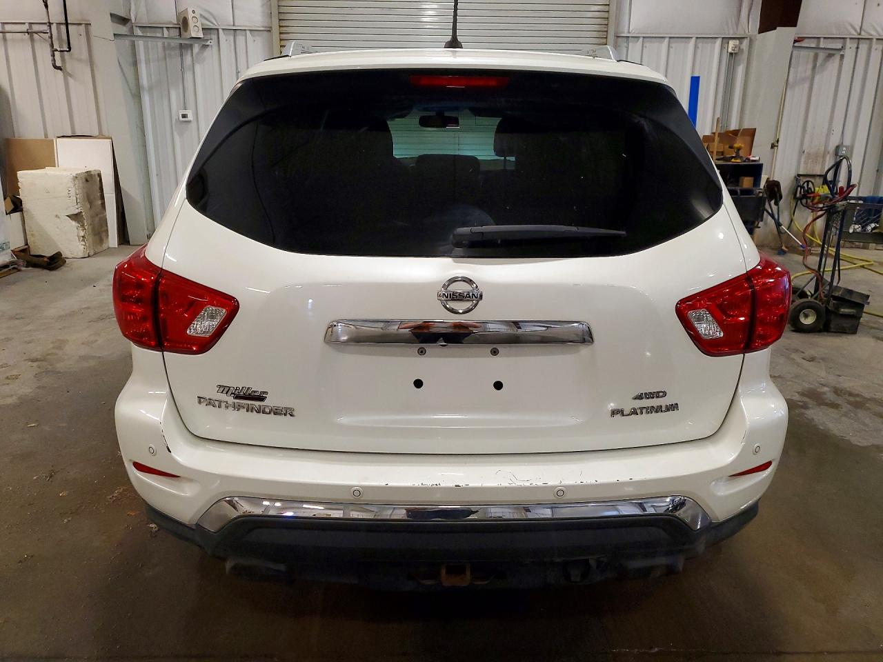 2017 Nissan Pathfinder Platinum White vin: 5N1DR2MM8HC674760