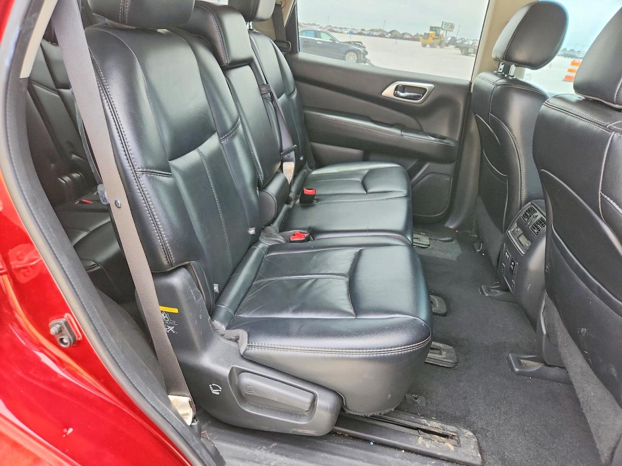 2017 Nissan Pathfinder S Red vin: 5N1DR2MM8HC695916