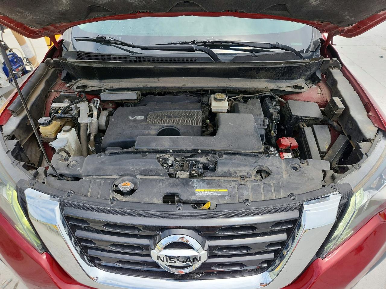 2017 Nissan Pathfinder S Red vin: 5N1DR2MM8HC695916