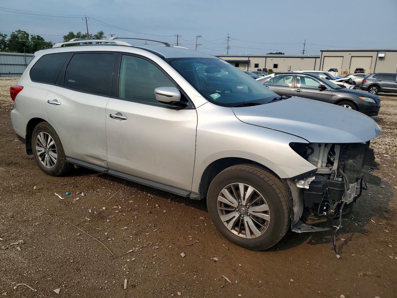 2018 Nissan Pathfinder S Silver vin: 5N1DR2MM8JC628576