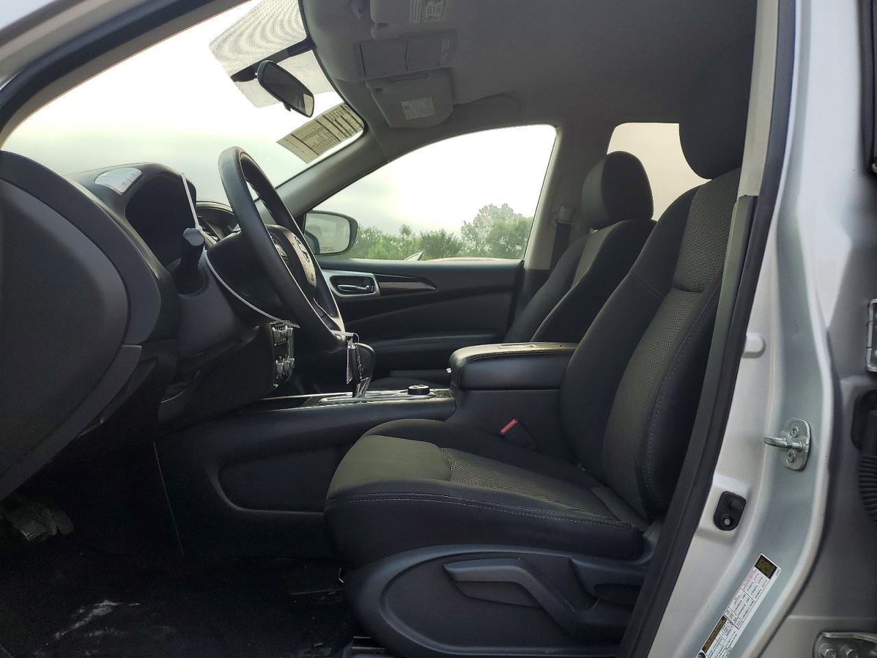 2018 Nissan Pathfinder S Silver vin: 5N1DR2MM8JC628576
