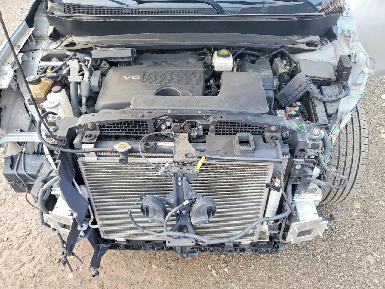 2018 Nissan Pathfinder S Silver vin: 5N1DR2MM8JC628576