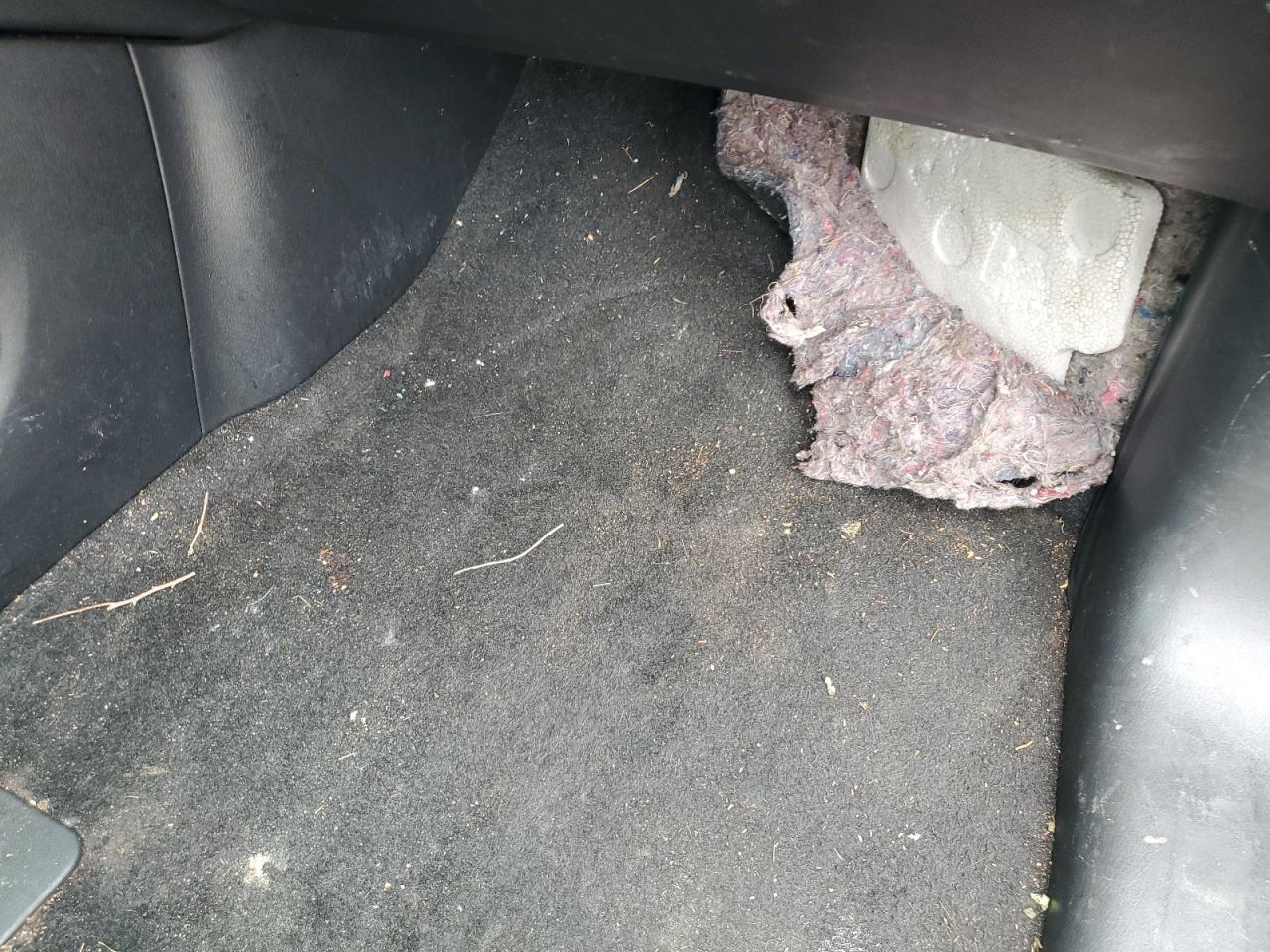 2017 Nissan Pathfinder Sv Gray vin: 5N1DR2MM9HC604779 Damage: Right Front Carpet, Worn, Replacement Required