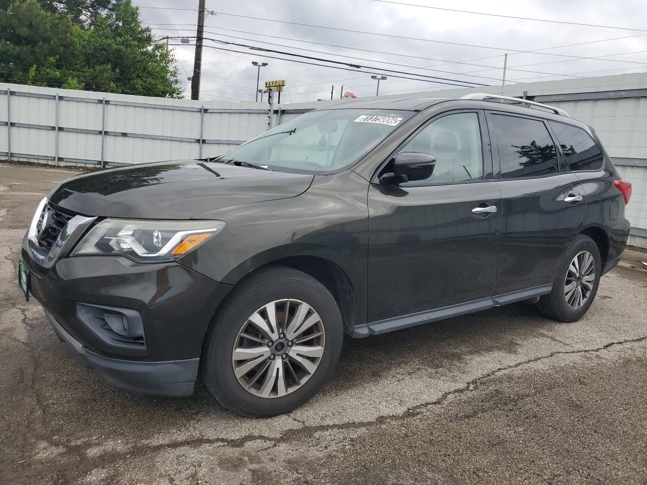 2017 Nissan Pathfinder Sv Gray vin: 5N1DR2MM9HC604779 Damage: Left Front Door, Dent(S) W/No Paint Dmg, 1/2 To 1 Inch