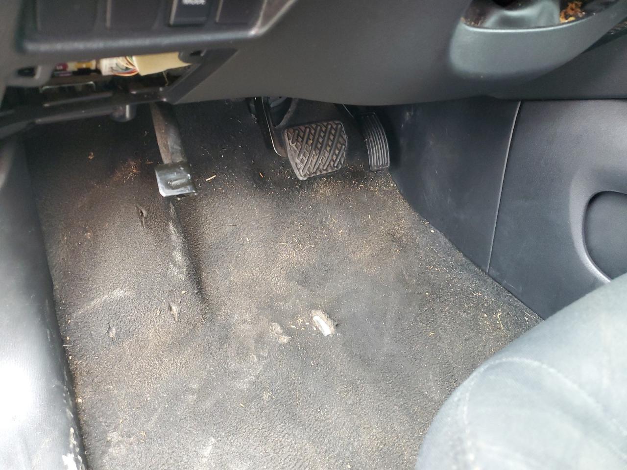 2017 Nissan Pathfinder Sv Gray vin: 5N1DR2MM9HC604779 Damage: Left Front Carpet, Worn, Replacement Required