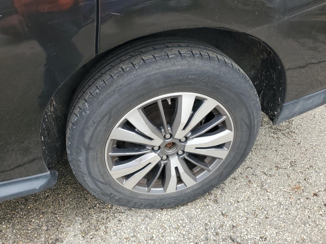 2017 Nissan Pathfinder Sv Gray vin: 5N1DR2MM9HC604779 Damage: Left Rear Door, Multiple Scratches Light, 4