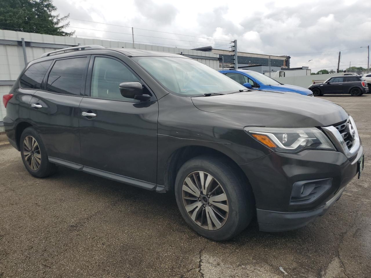 2017 Nissan Pathfinder Sv Gray vin: 5N1DR2MM9HC604779 Damage: Right Front Fender, Multiple Scratches Heavy, 3