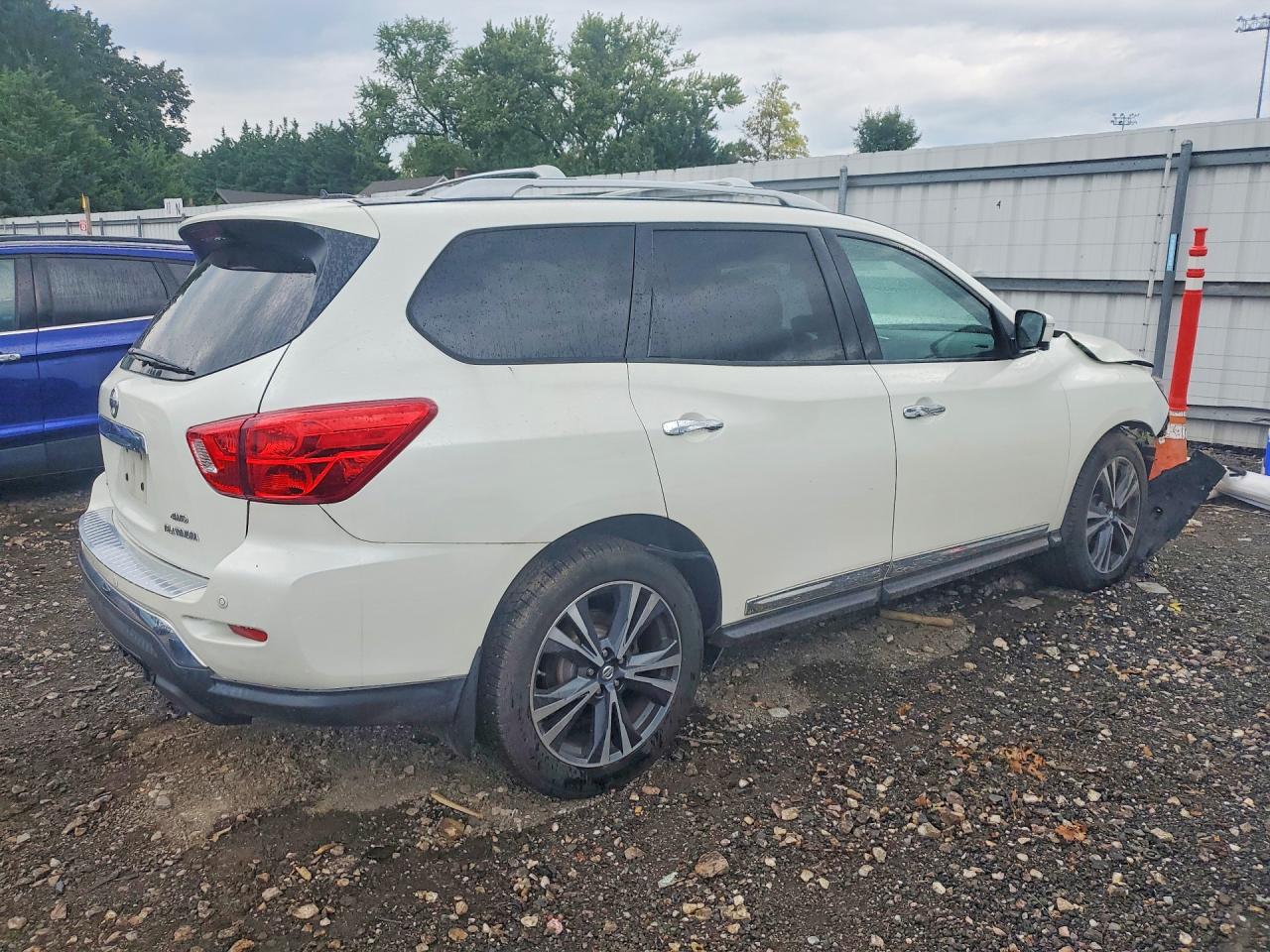 2017 Nissan Pathfinder S White vin: 5N1DR2MM9HC909800