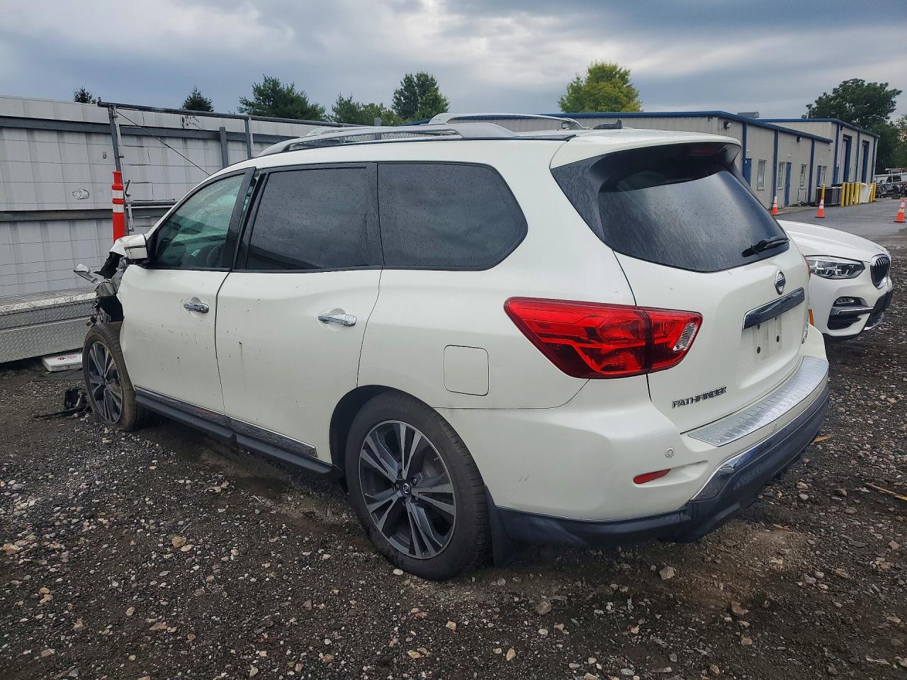 2017 Nissan Pathfinder S White vin: 5N1DR2MM9HC909800