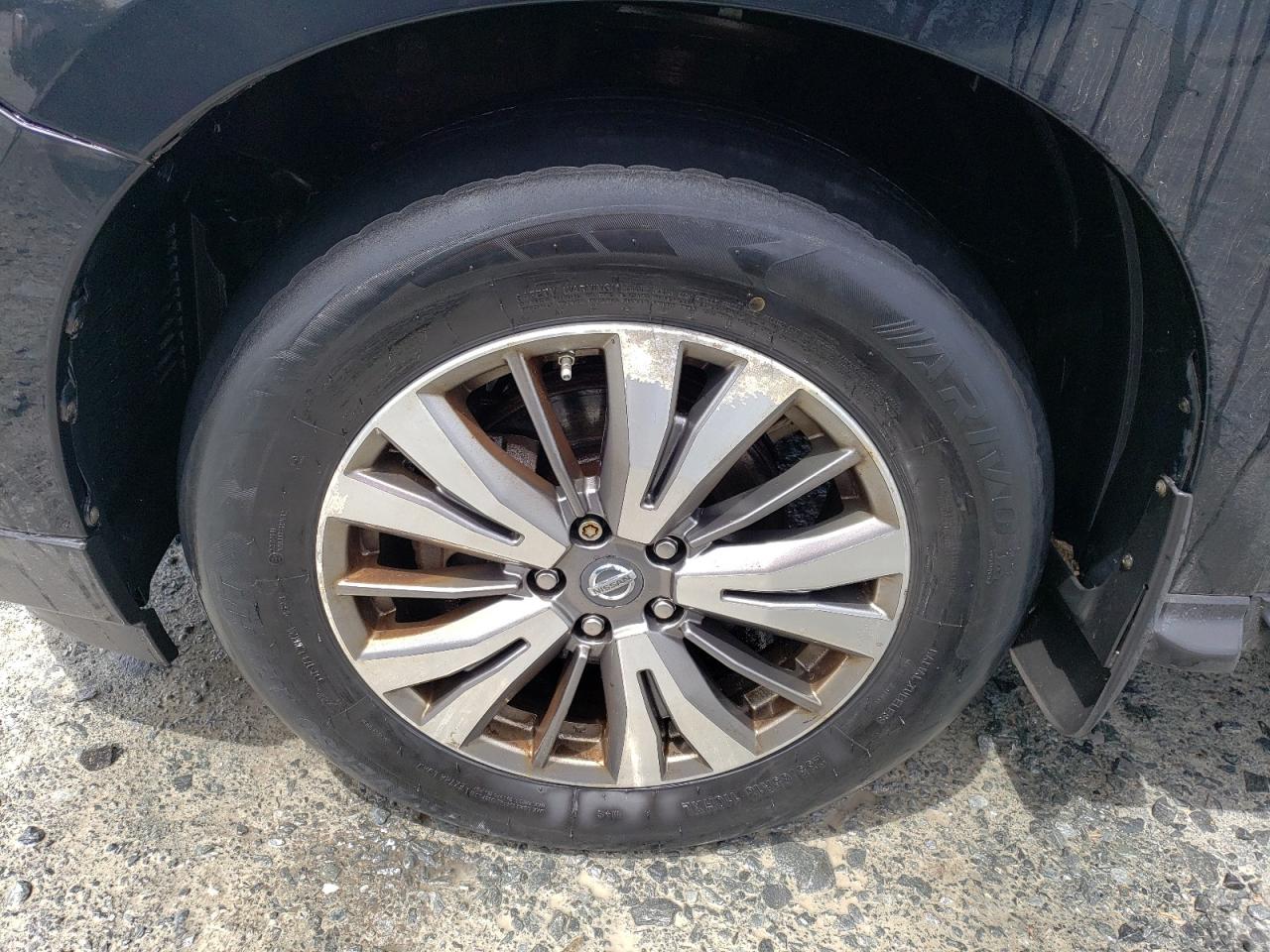 2018 Nissan Pathfinder S Черный vin: 5N1DR2MM9JC639151 Damage: Left Front Wheel, Curb Rash, > 12 Inches