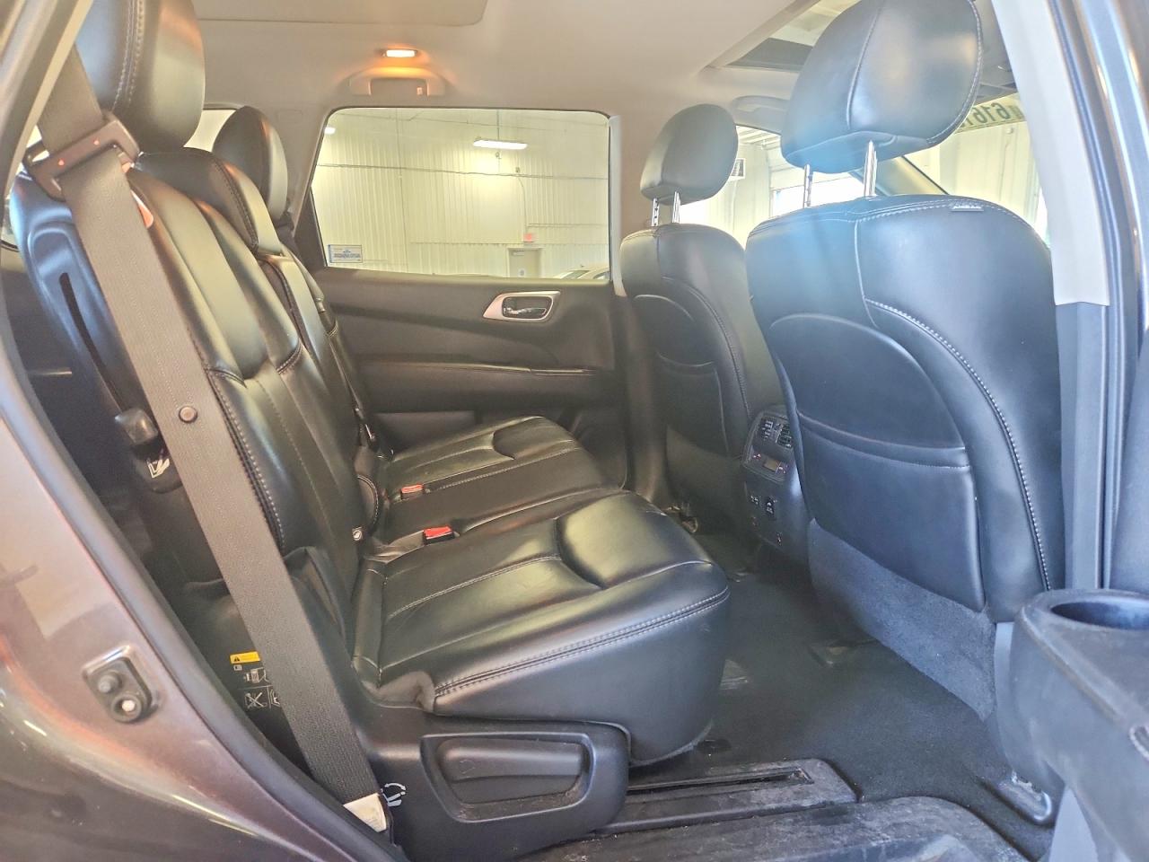 2017 Nissan Pathfinder Sl Gray vin: 5N1DR2MMXHC681774
