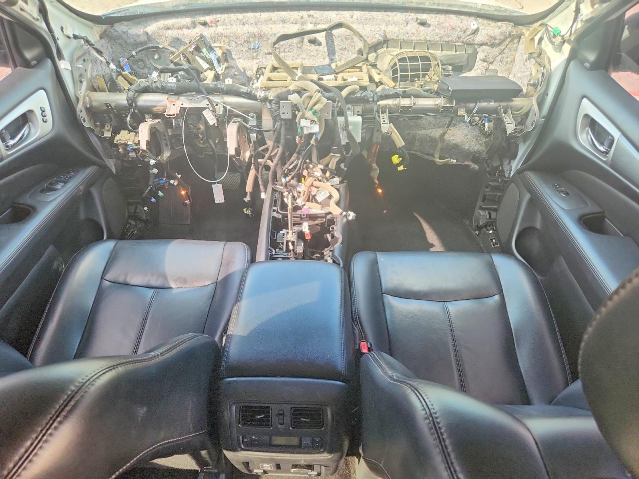 2018 Nissan Pathfinder Sl White vin: 5N1DR2MN0JC663802