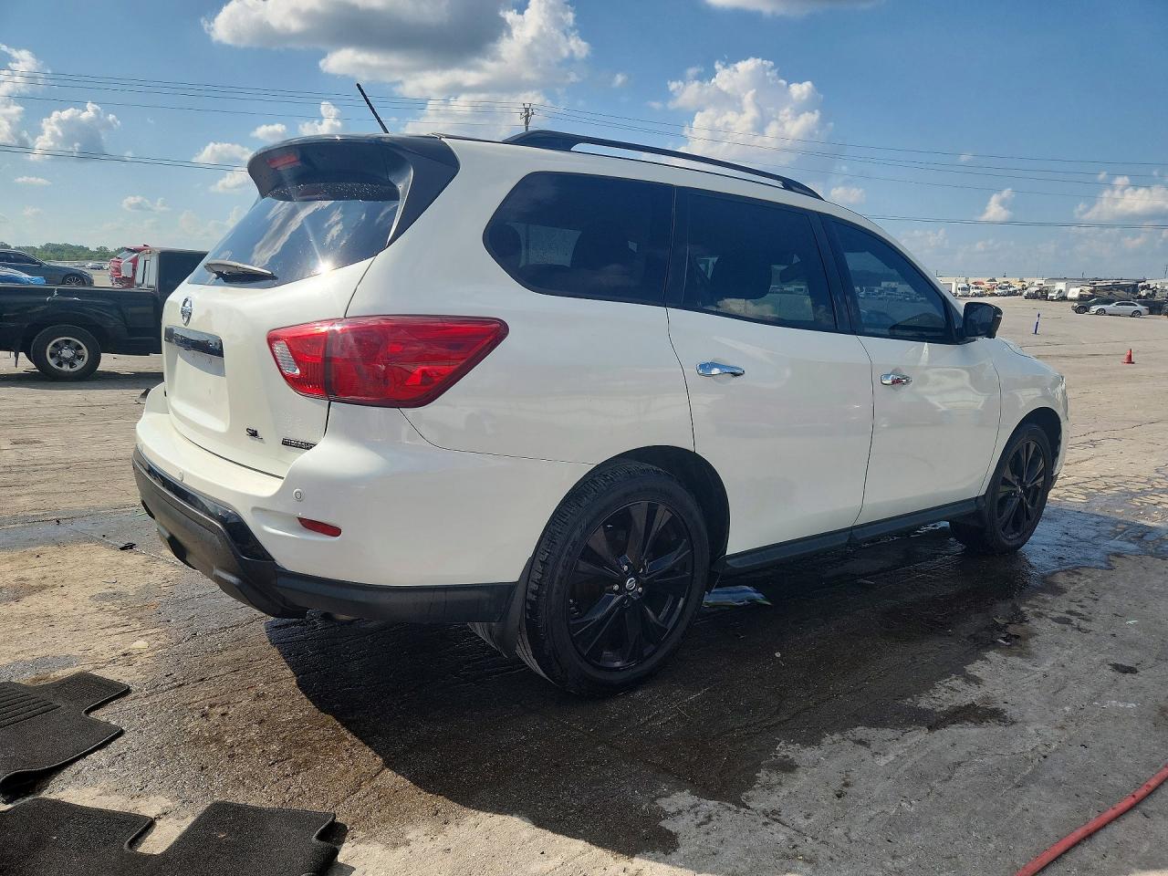 2018 Nissan Pathfinder Sl White vin: 5N1DR2MN0JC663802