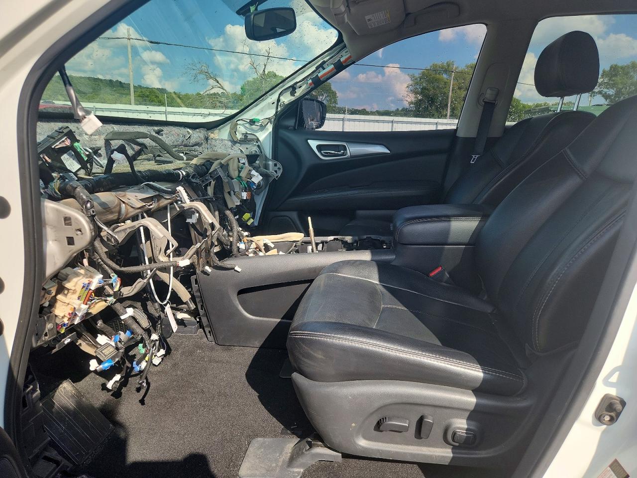2018 Nissan Pathfinder Sl White vin: 5N1DR2MN0JC663802