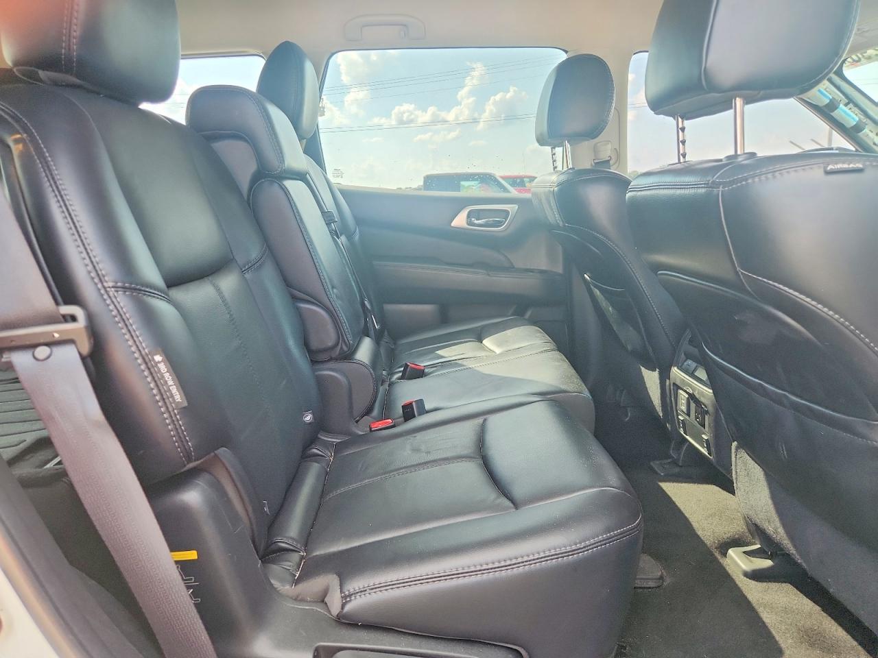 2018 Nissan Pathfinder Sl White vin: 5N1DR2MN0JC663802