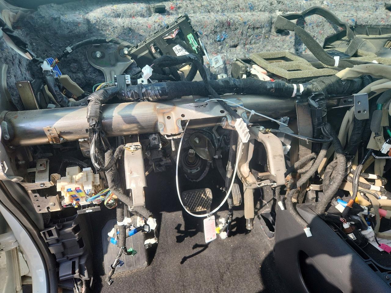 2018 Nissan Pathfinder Sl White vin: 5N1DR2MN0JC663802