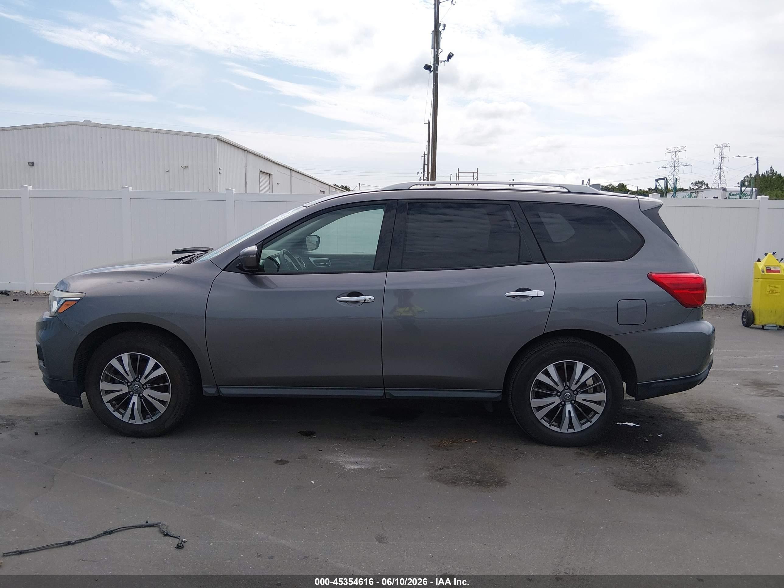 2019 Nissan Pathfinder Sv Gray vin: 5N1DR2MN1KC607496