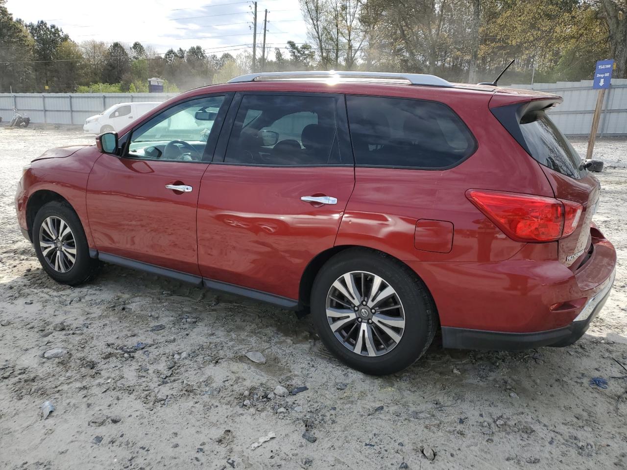 2017 Nissan Pathfinder S Red vin: 5N1DR2MN3HC604303