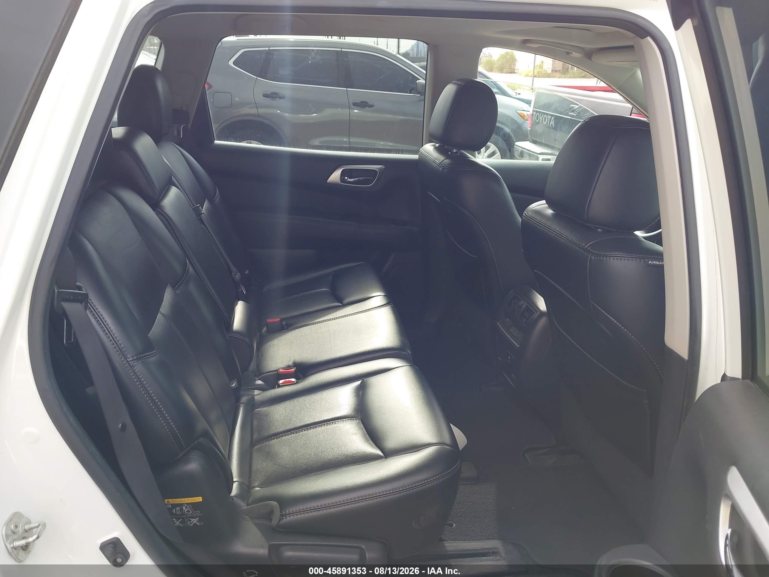 2017 Nissan Pathfinder Platinum White vin: 5N1DR2MN4HC675672
