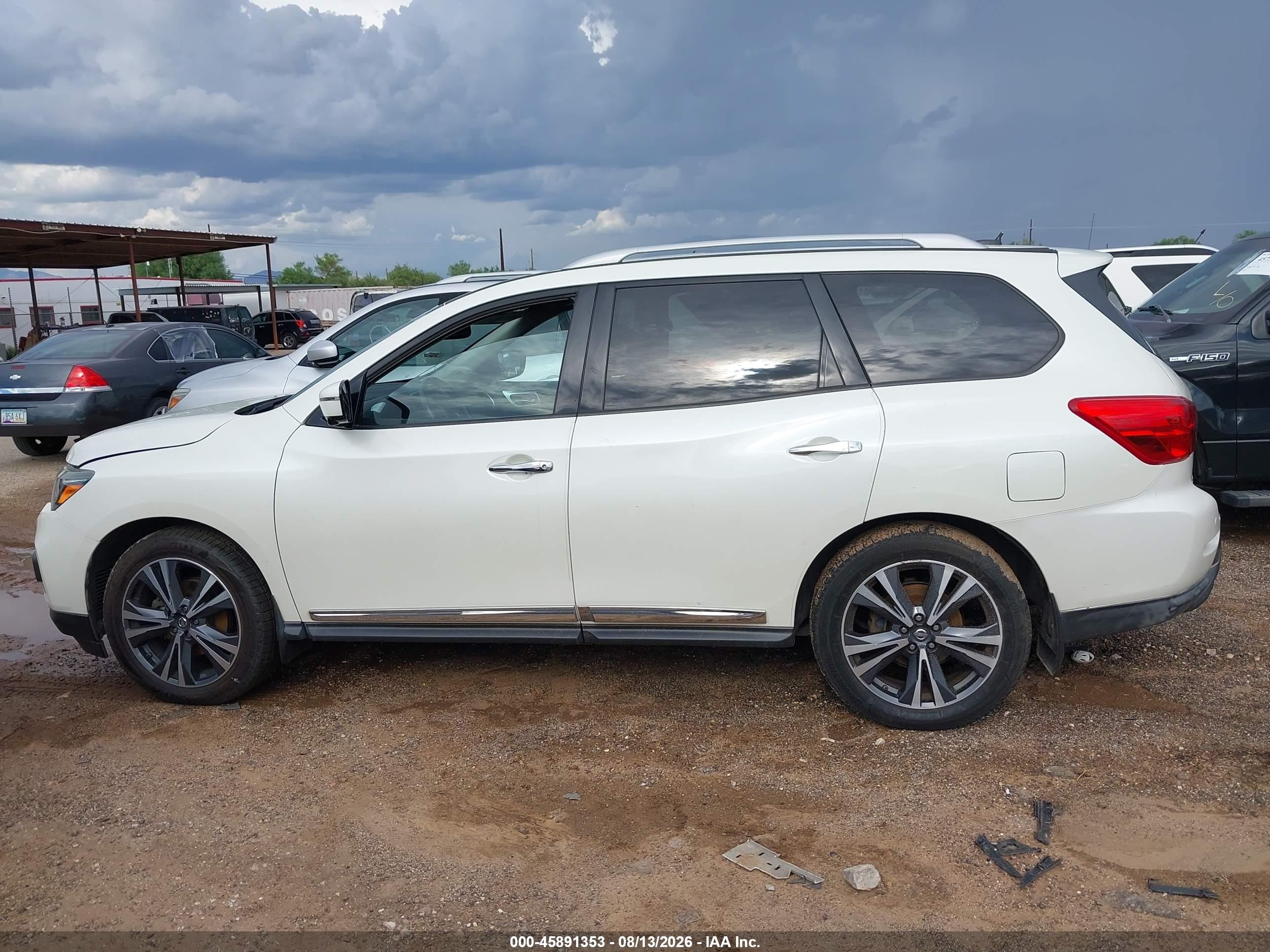 2017 Nissan Pathfinder Platinum White vin: 5N1DR2MN4HC675672