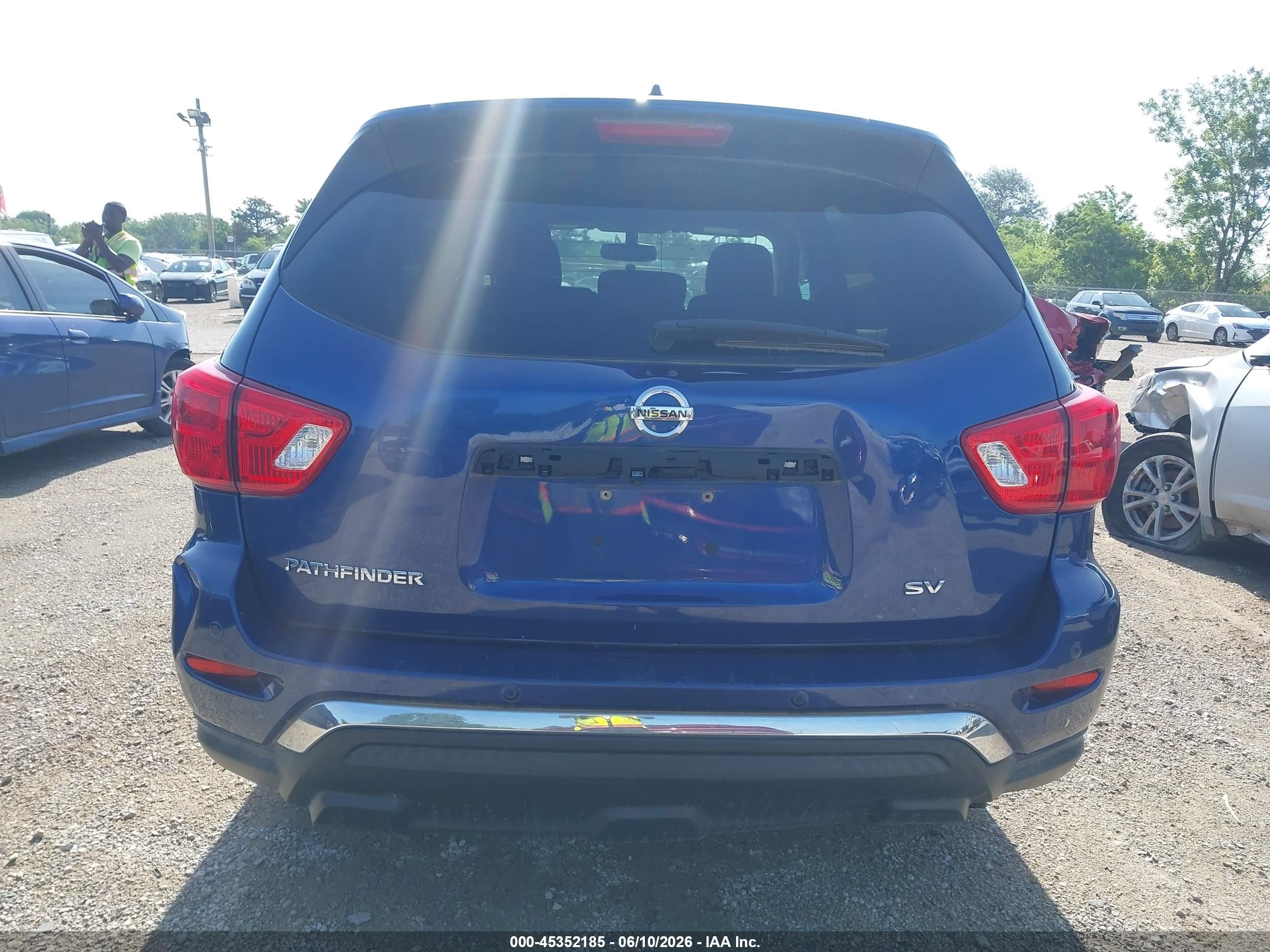2017 Nissan Pathfinder Sv Blue vin: 5N1DR2MN4HC688065