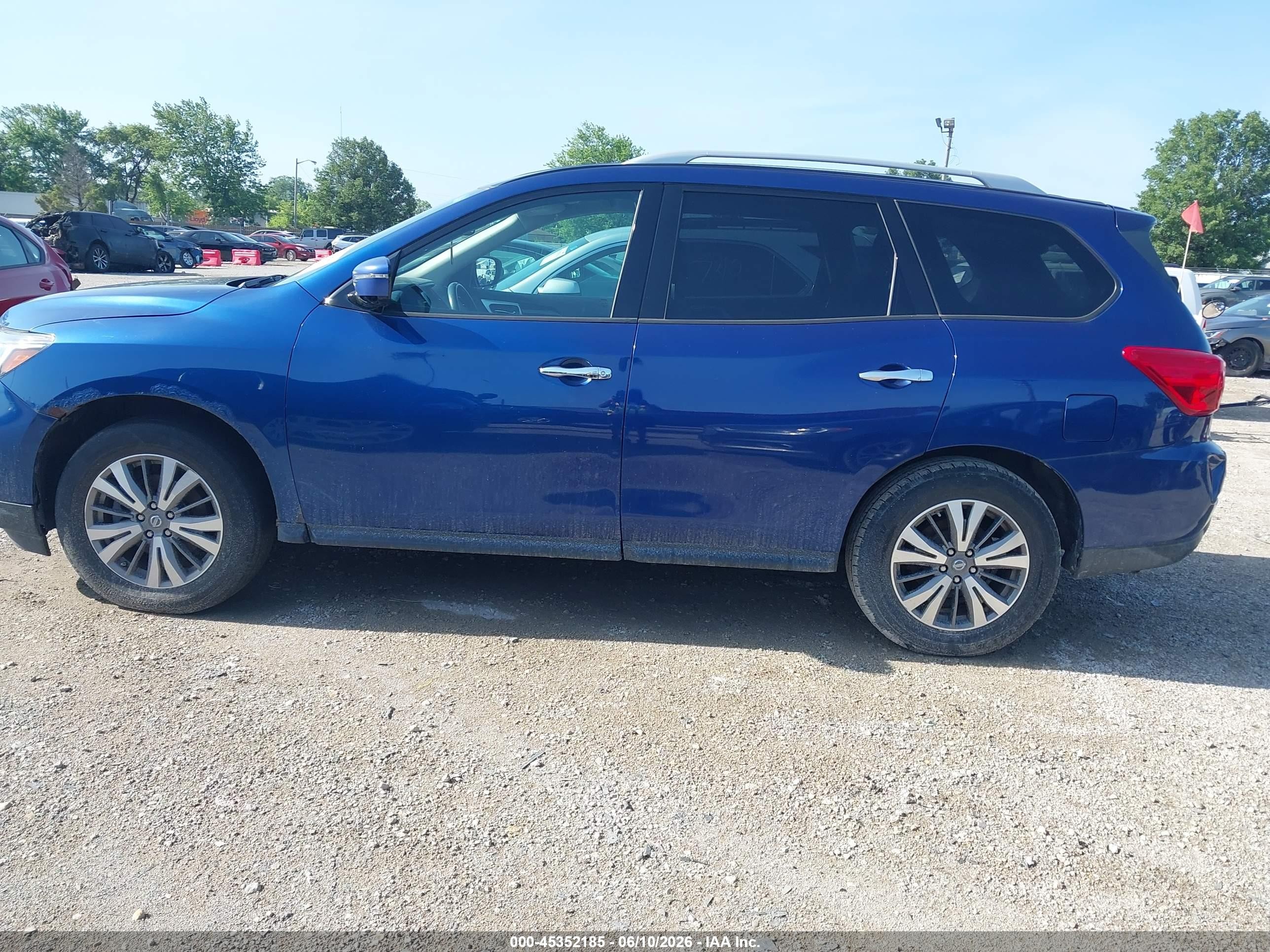 2017 Nissan Pathfinder Sv Blue vin: 5N1DR2MN4HC688065